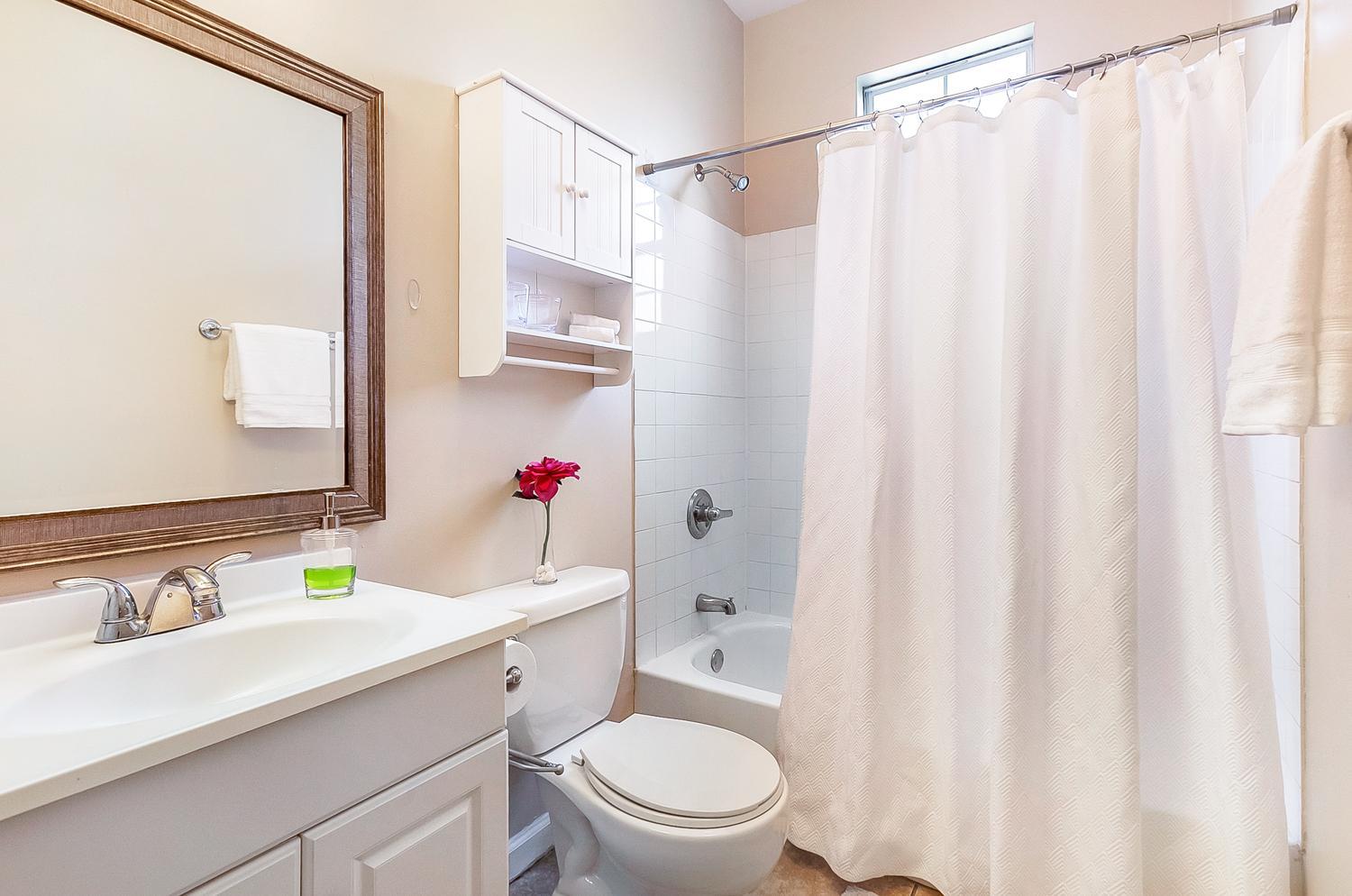 Cozy Historic 2BR House 10 Min to French Quarter view 3