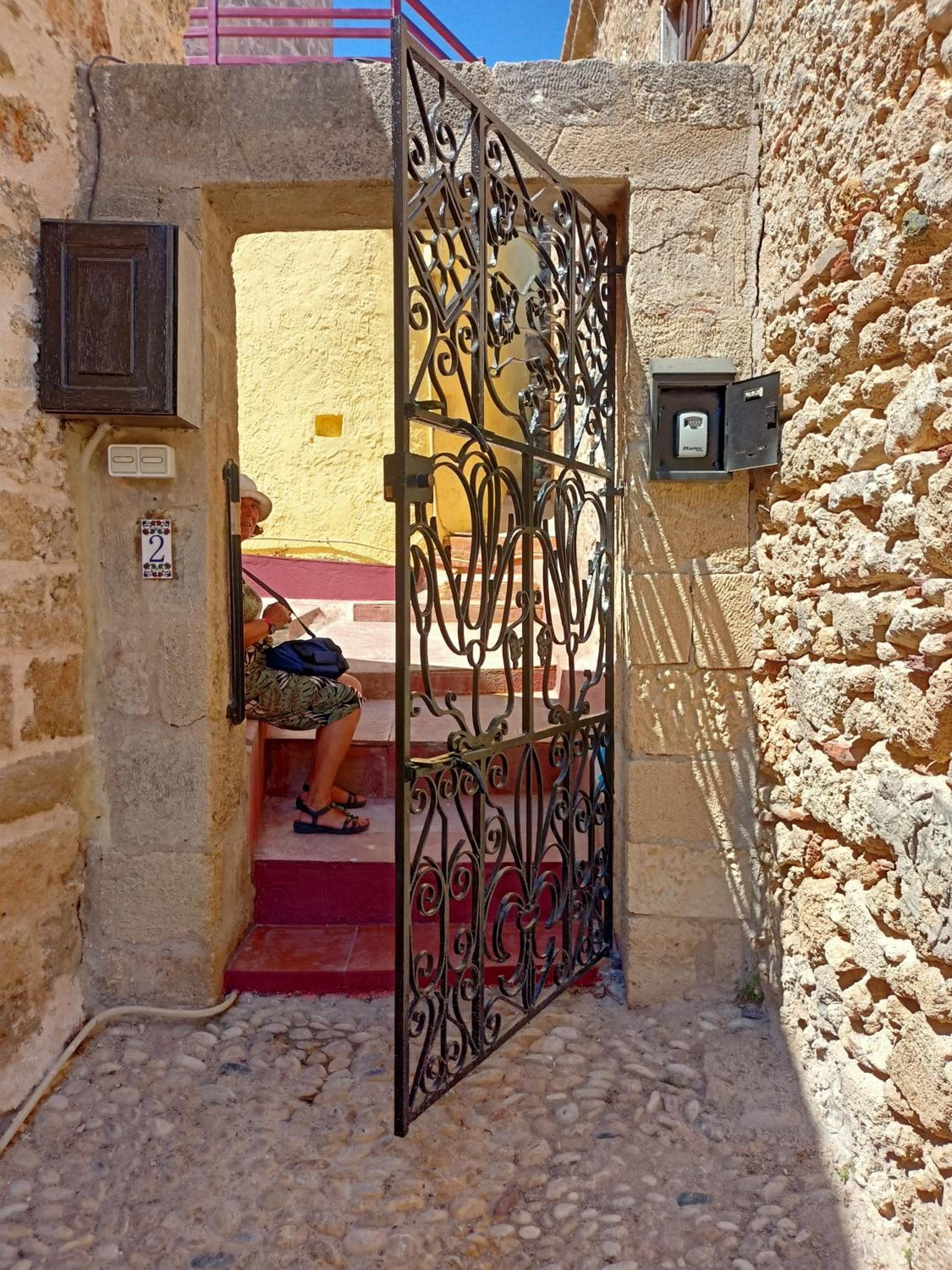 A medieval windmill tower 2bedrooms in the heart of old town with magnificent panoramic seaview and cityview view 3