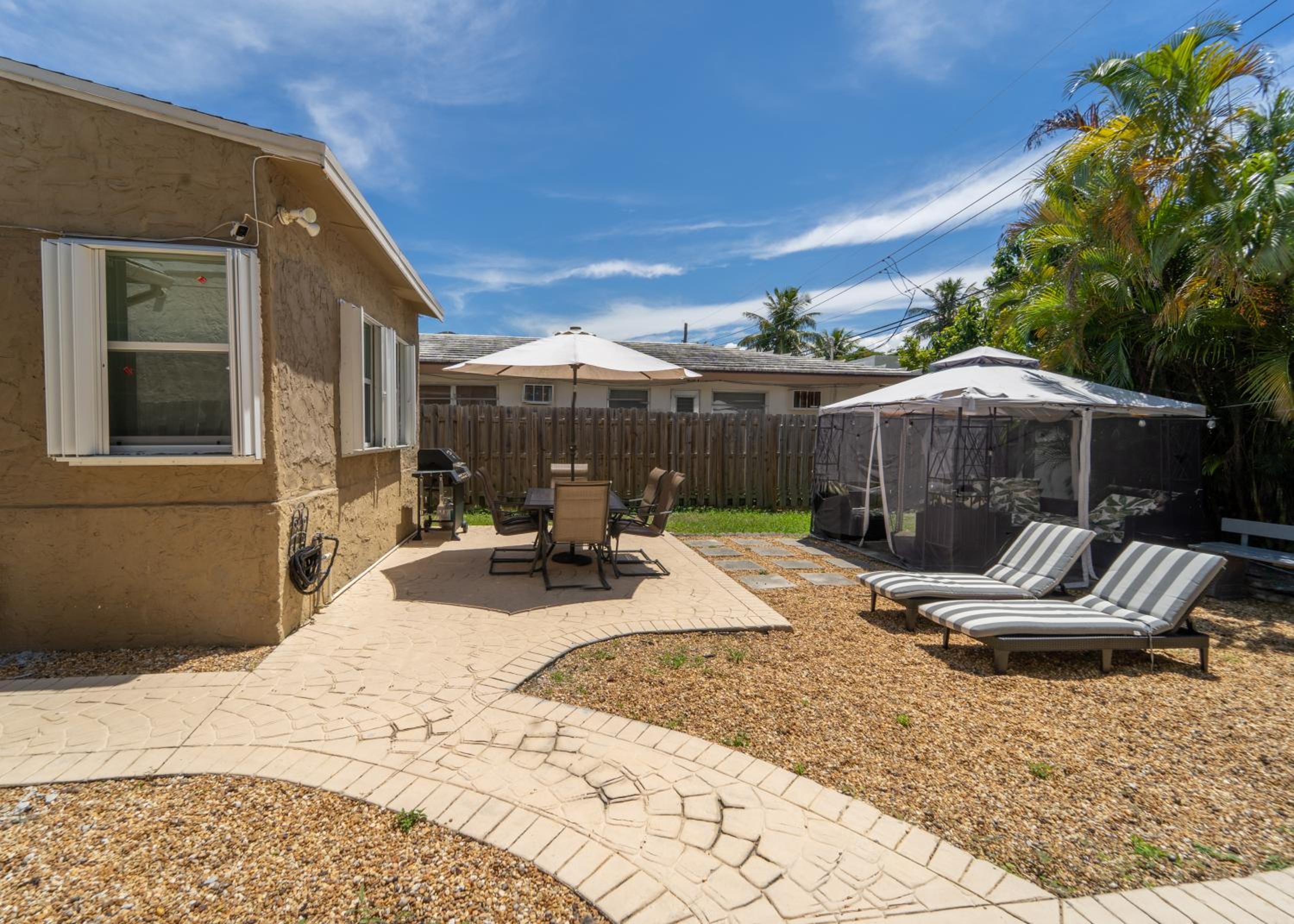 Bike to Beach-Spacious With Patio BBQ & Game Room (Pet-Friendly) view 2