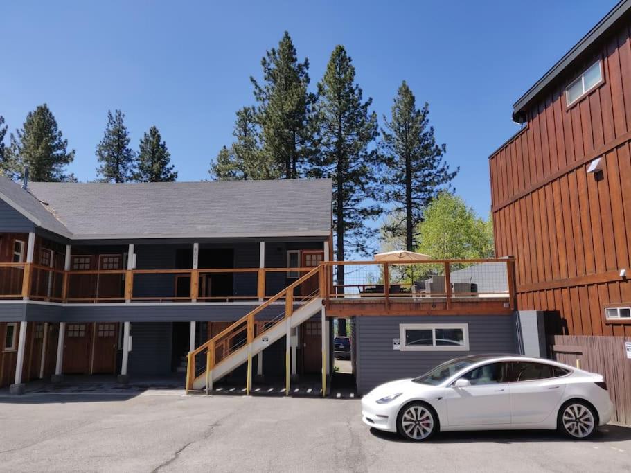 Hotel Lakeside Hotel room #5 in Kings Beach - Image 1