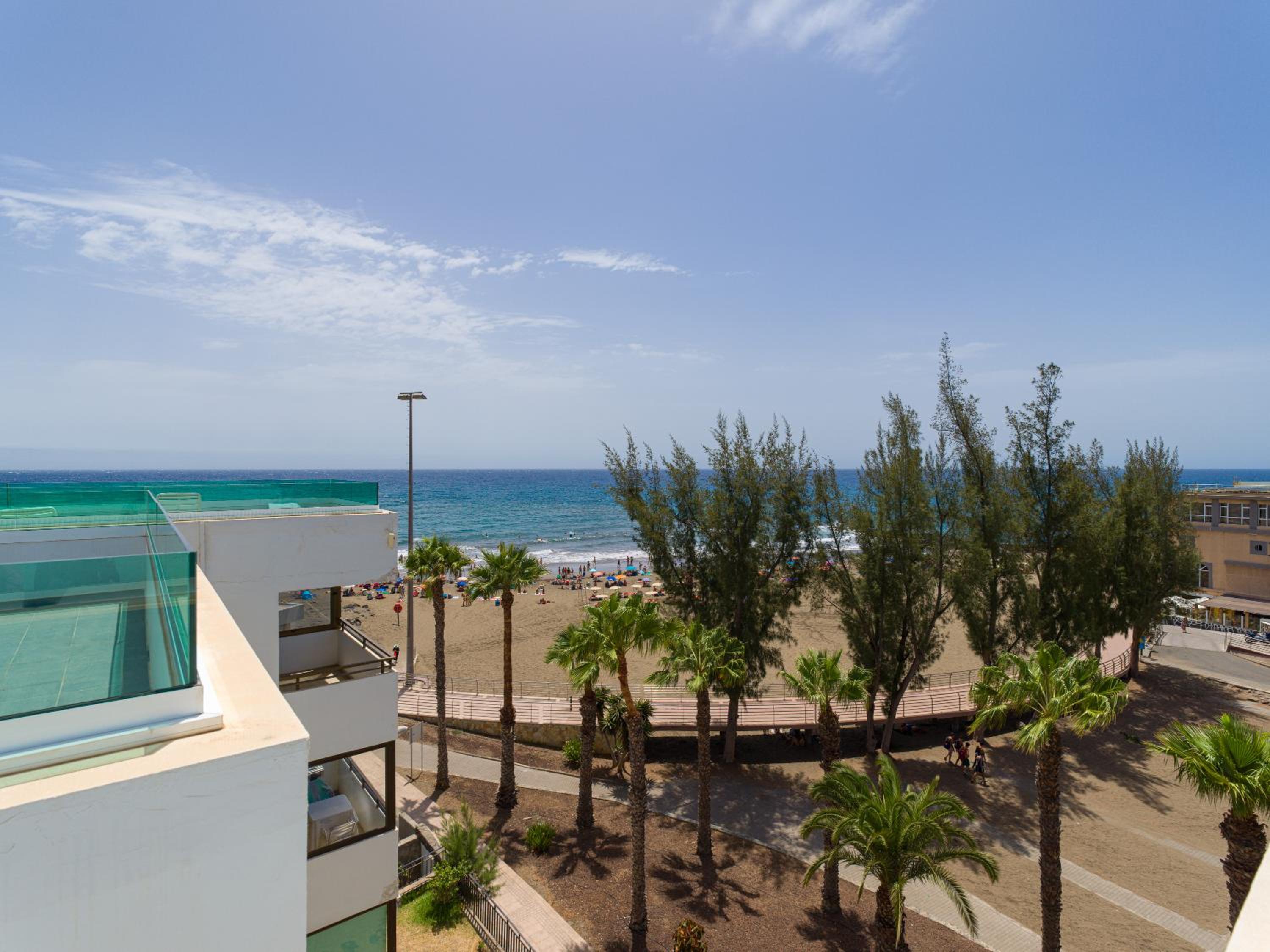Precioso apartamento en 1ª línea de mar view 2