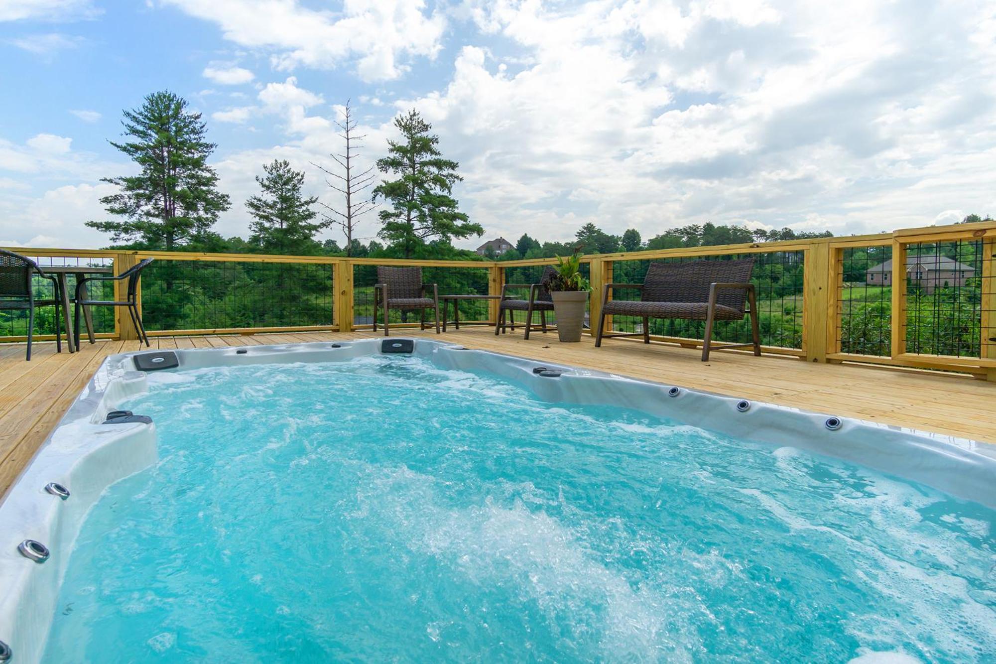 Stunning Modern Retreat! Year-Round Swim Spa | Hot Tub | Movie Room | Firepit
