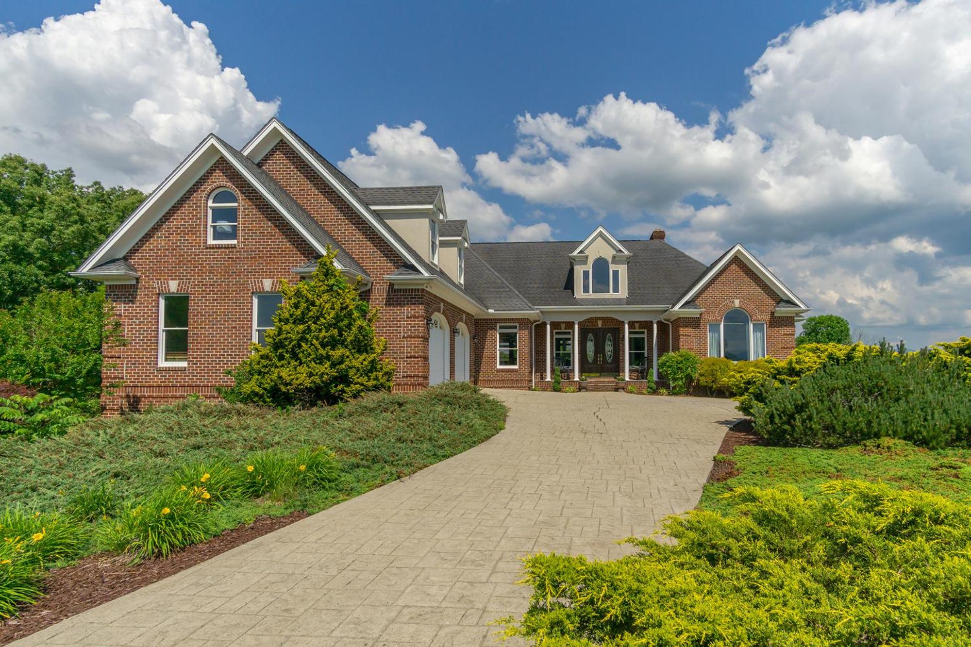 Luxury Getaway Home with Panoramic Views, Pool & Hot Tub!