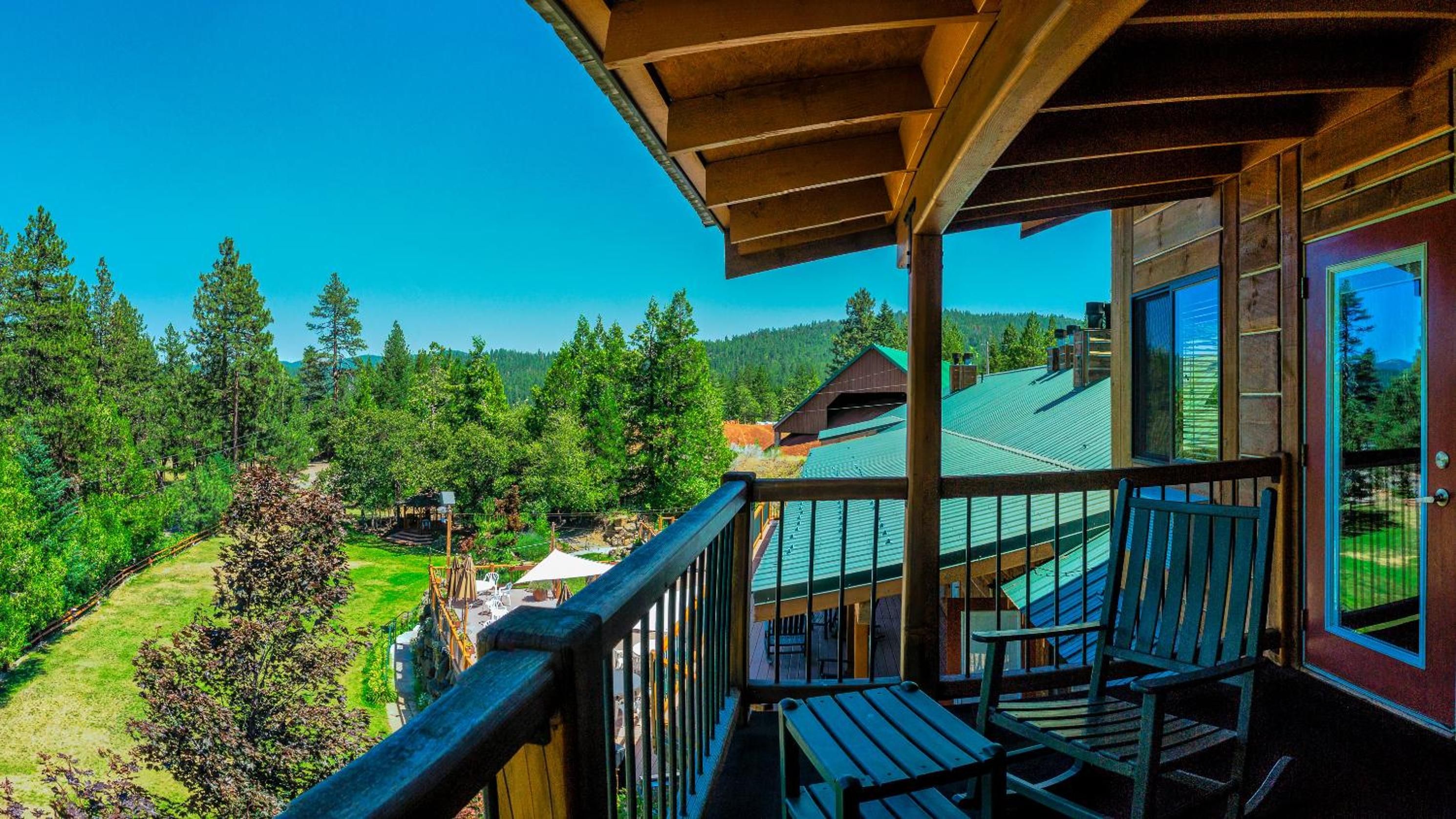Yreka Vacations - Callahan's Mountain Lodge - Property Image 4
