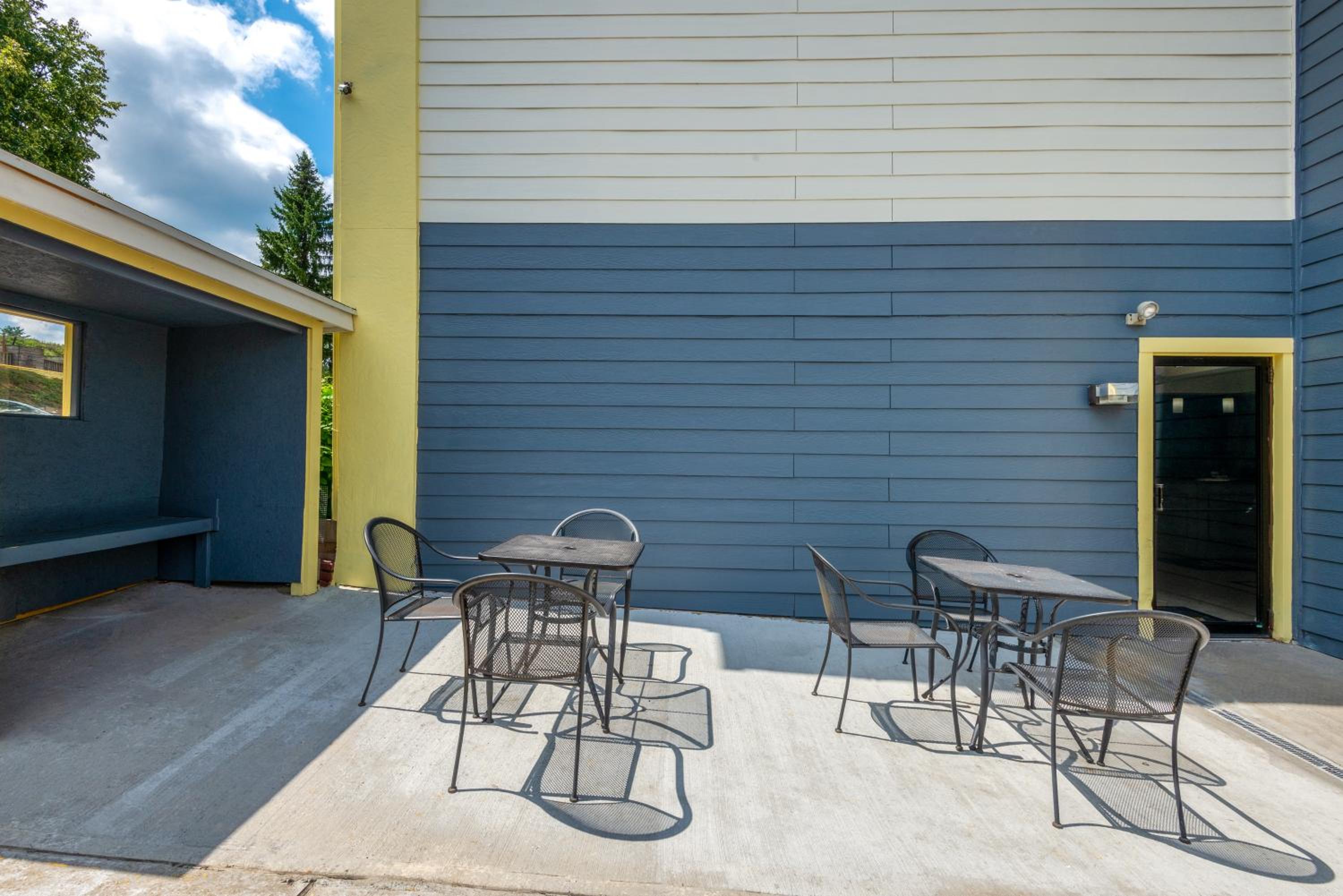 Somerset Vacations - Days Inn by Wyndham Somerset PA I-70 I-76 - Property Image 4