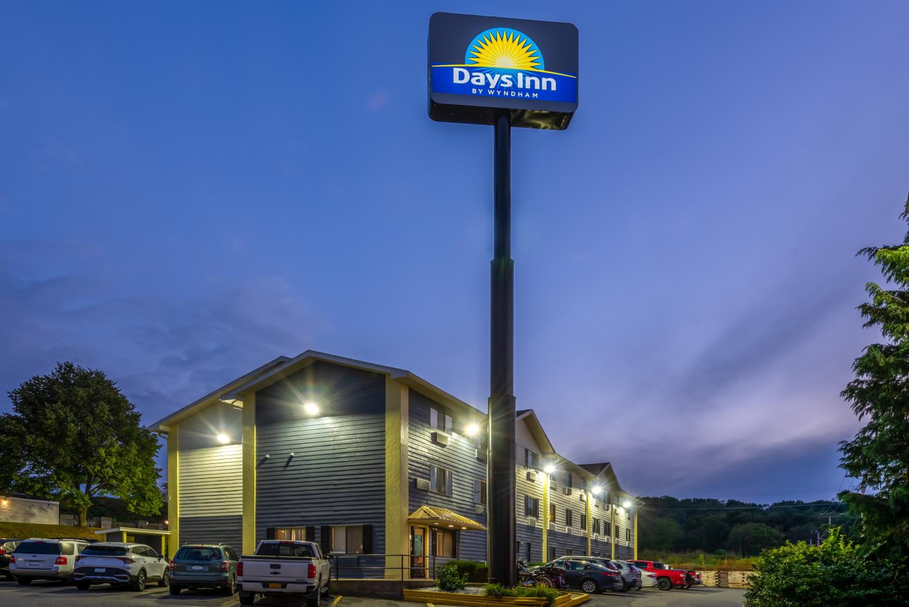 Somerset Vacations - Days Inn by Wyndham Somerset PA I-70 I-76 - Property Image 2