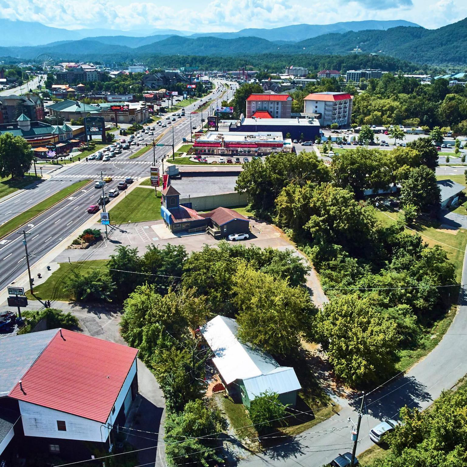 Hotel Steps From Downtown Pigeon Forge Parkway + Private Hottub And Firepit - Wifi - Firefly Bungalows