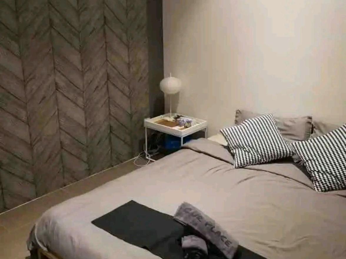 Charming Bedroom - next to train station at Est Bangsar