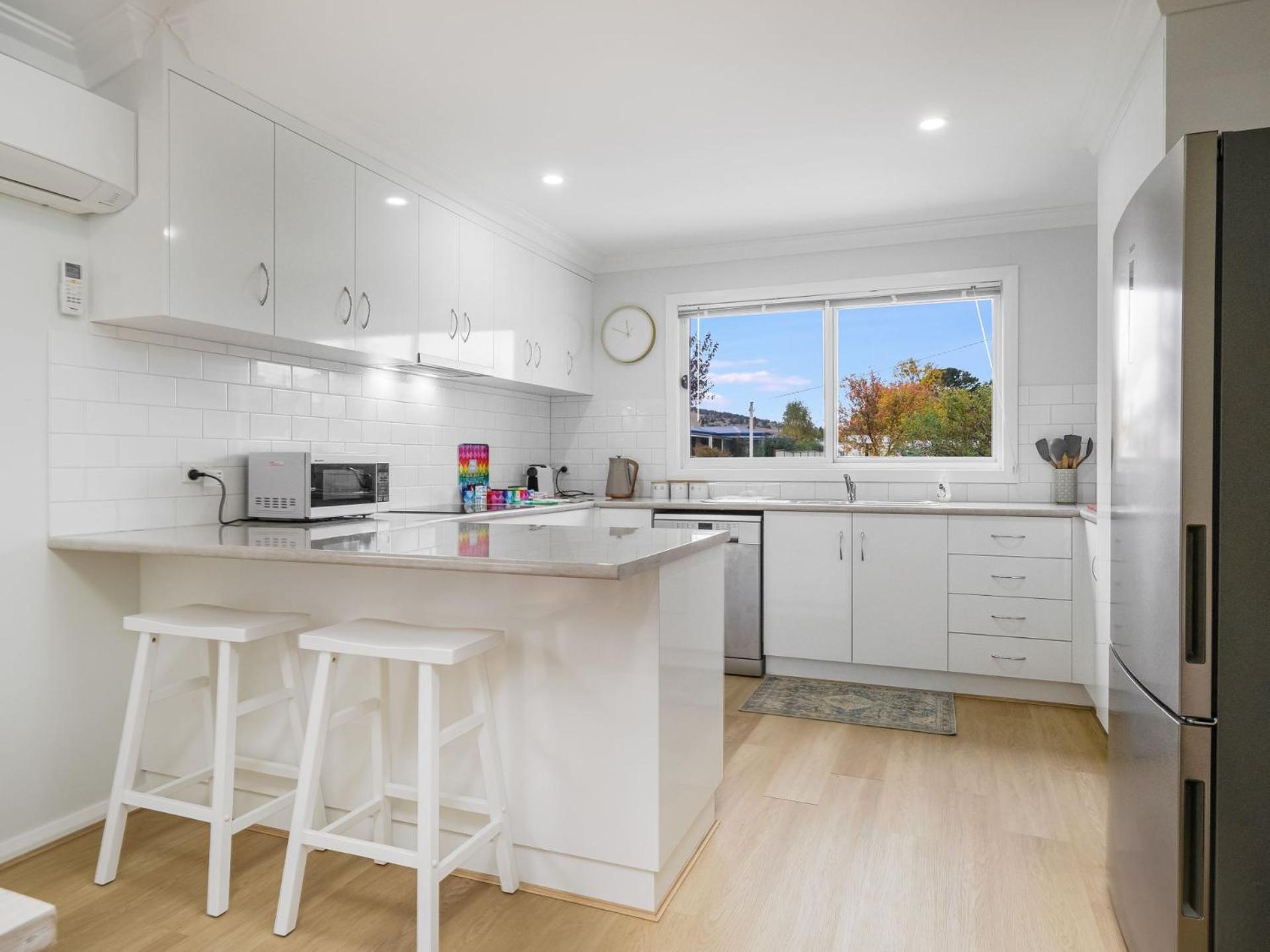 61 Myack Street - Modern 4BR Home in Berridale l WiFi l Aircon