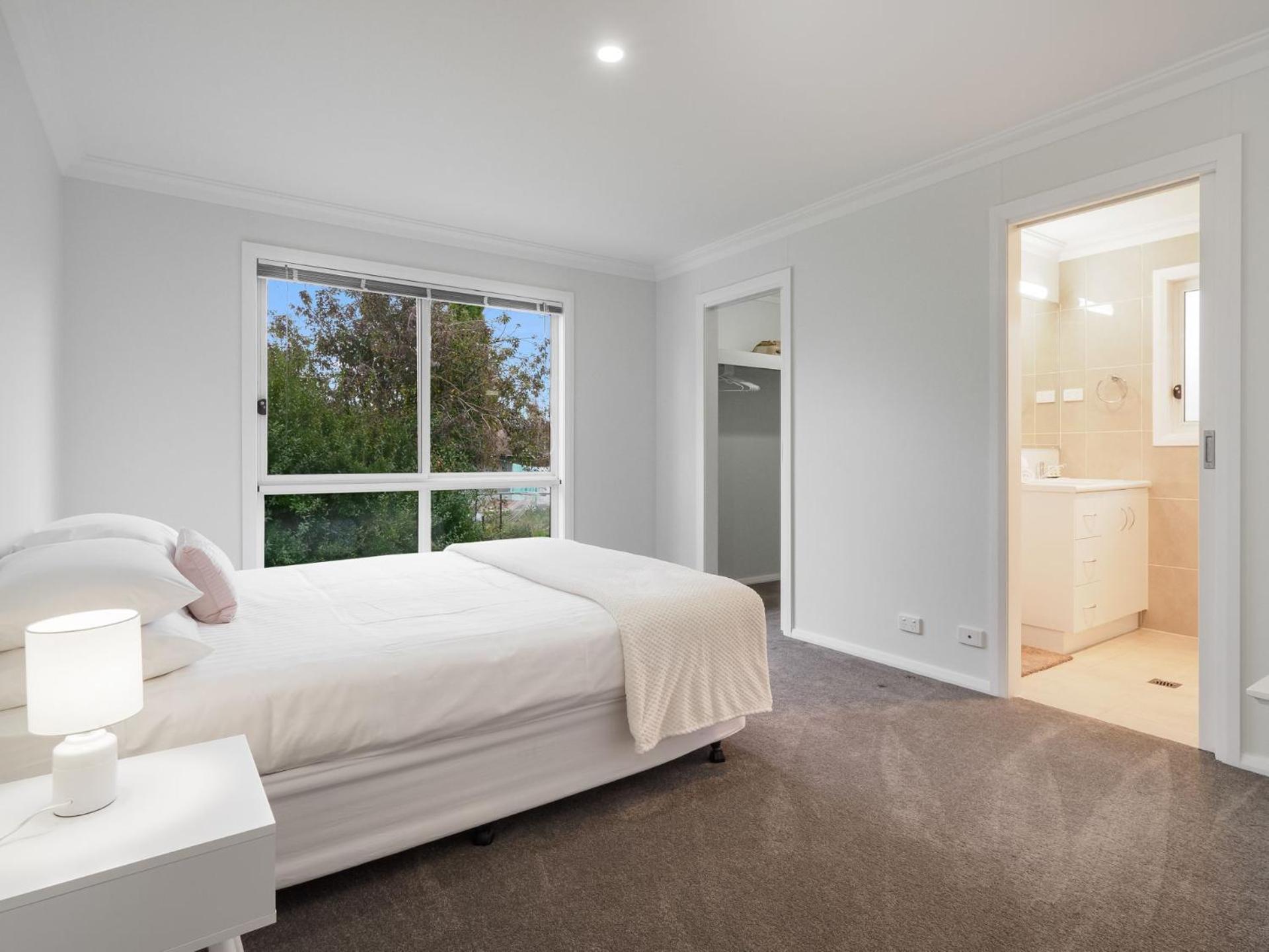 61 Myack Street - Modern 4BR Home in Berridale l WiFi l Aircon