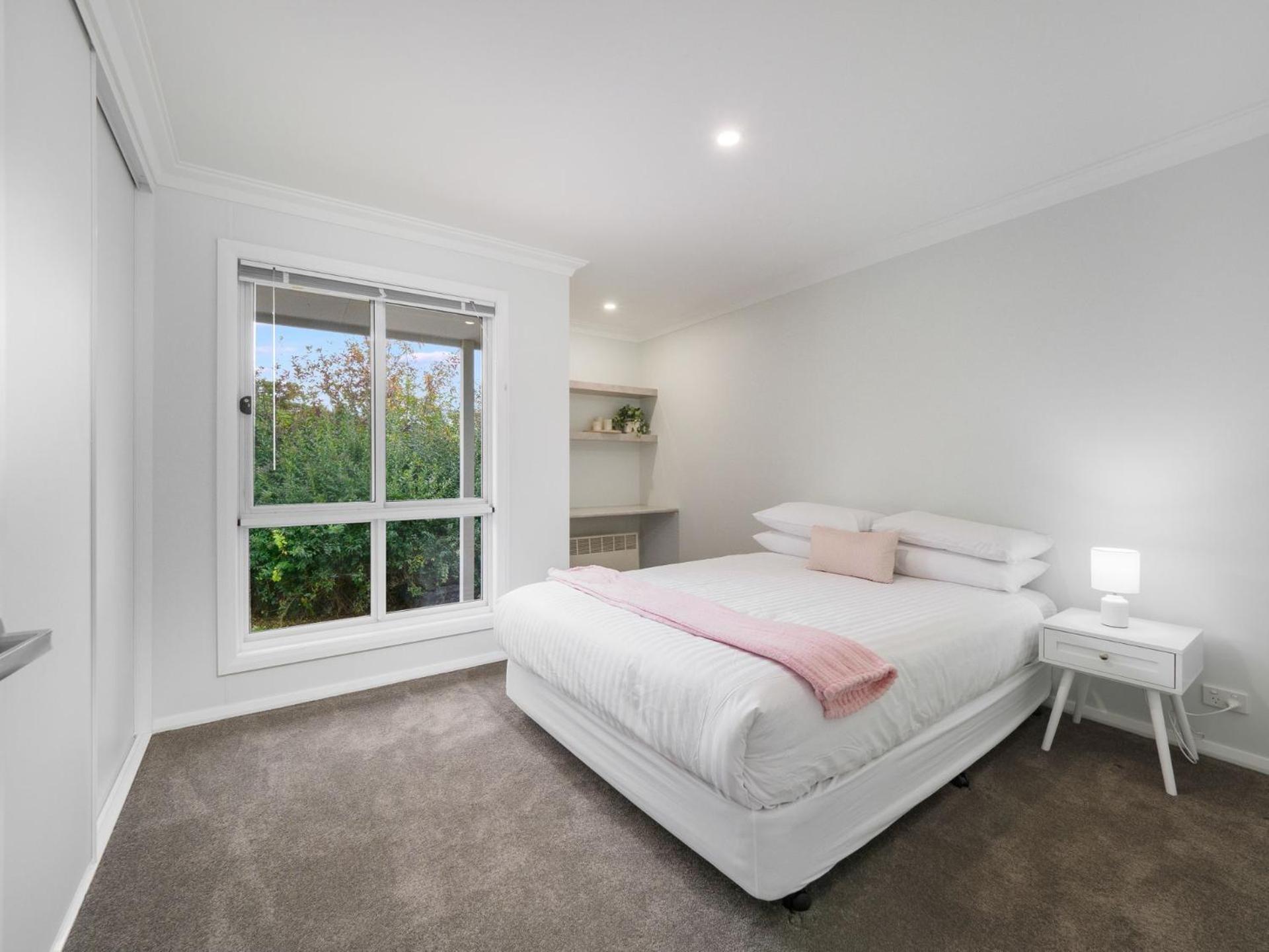 61 Myack Street - Modern 4BR Home in Berridale l WiFi l Aircon