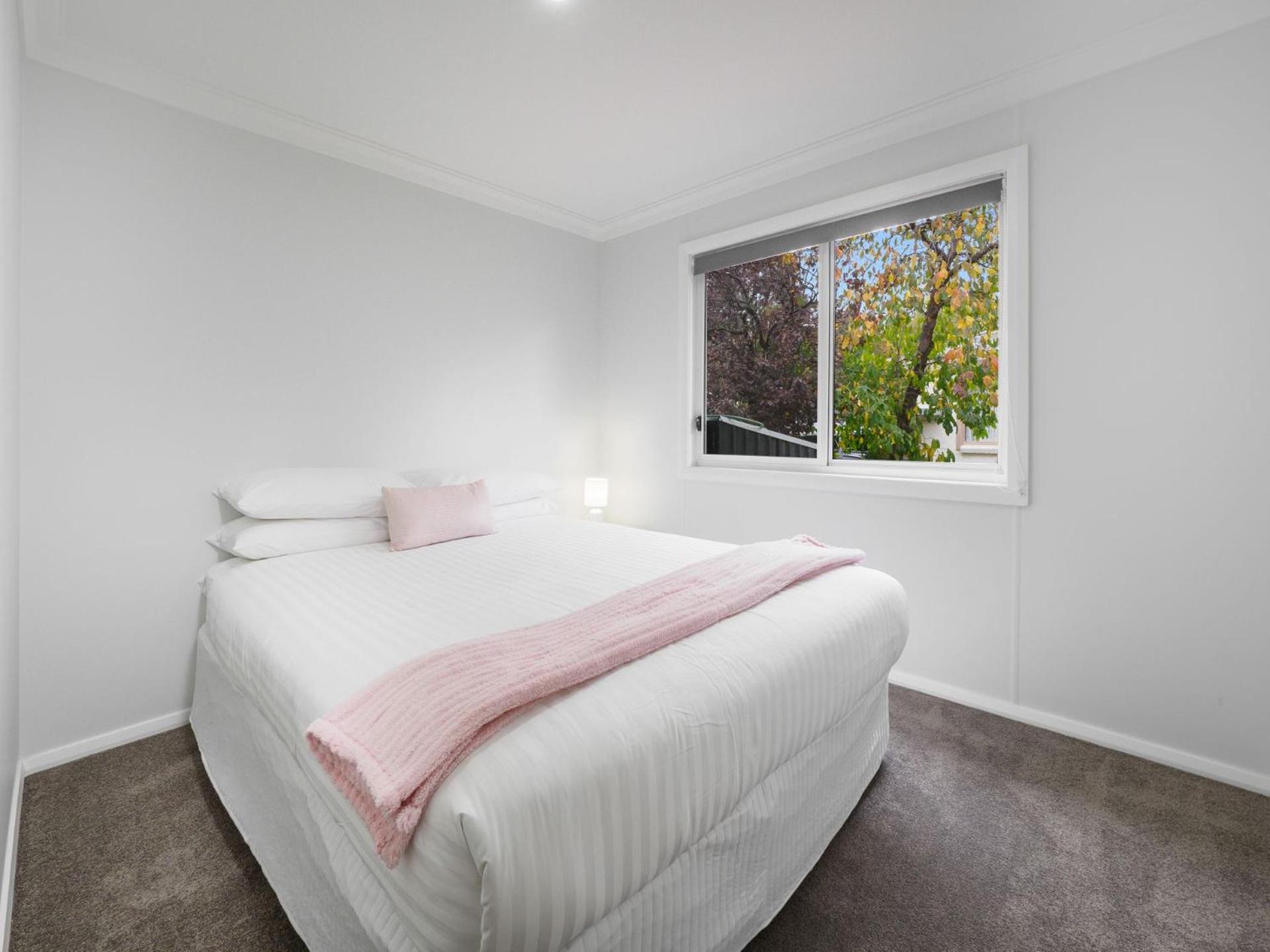 61 Myack Street - Modern 4BR Home in Berridale l WiFi l Aircon