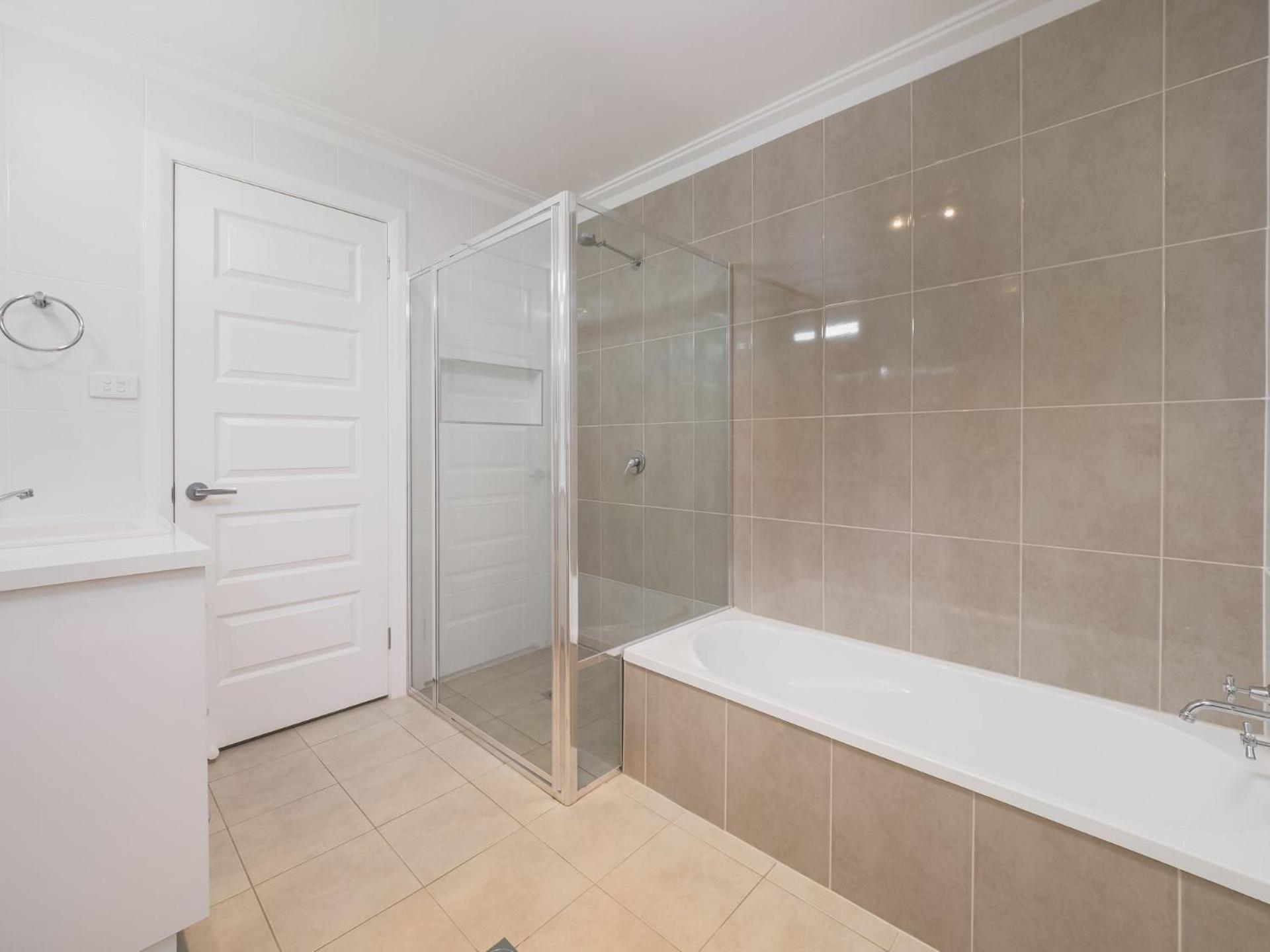 61 Myack Street - Modern 4BR Home in Berridale l WiFi l Aircon