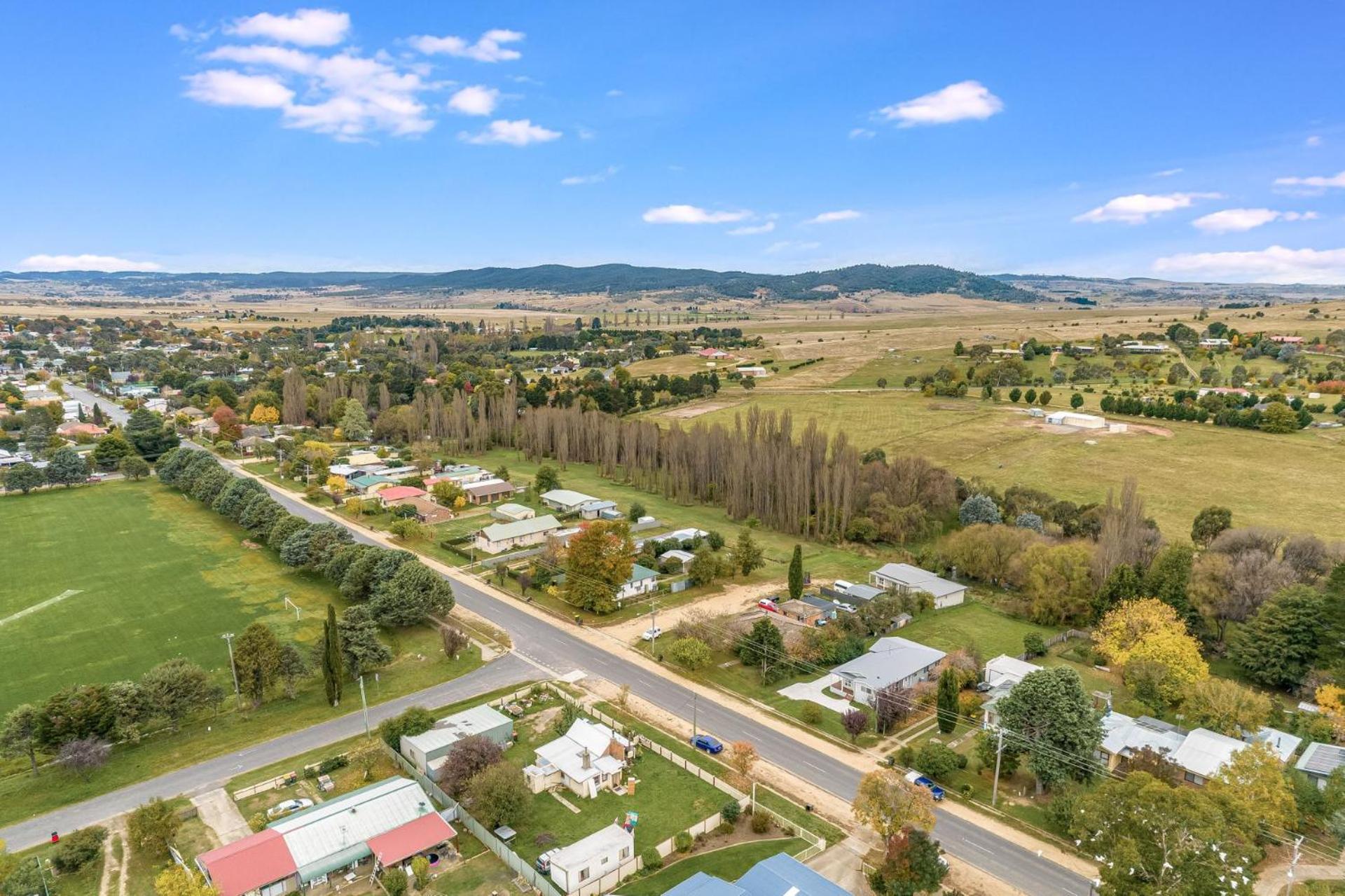 61 Myack Street - Modern 4BR Home in Berridale l WiFi l Aircon