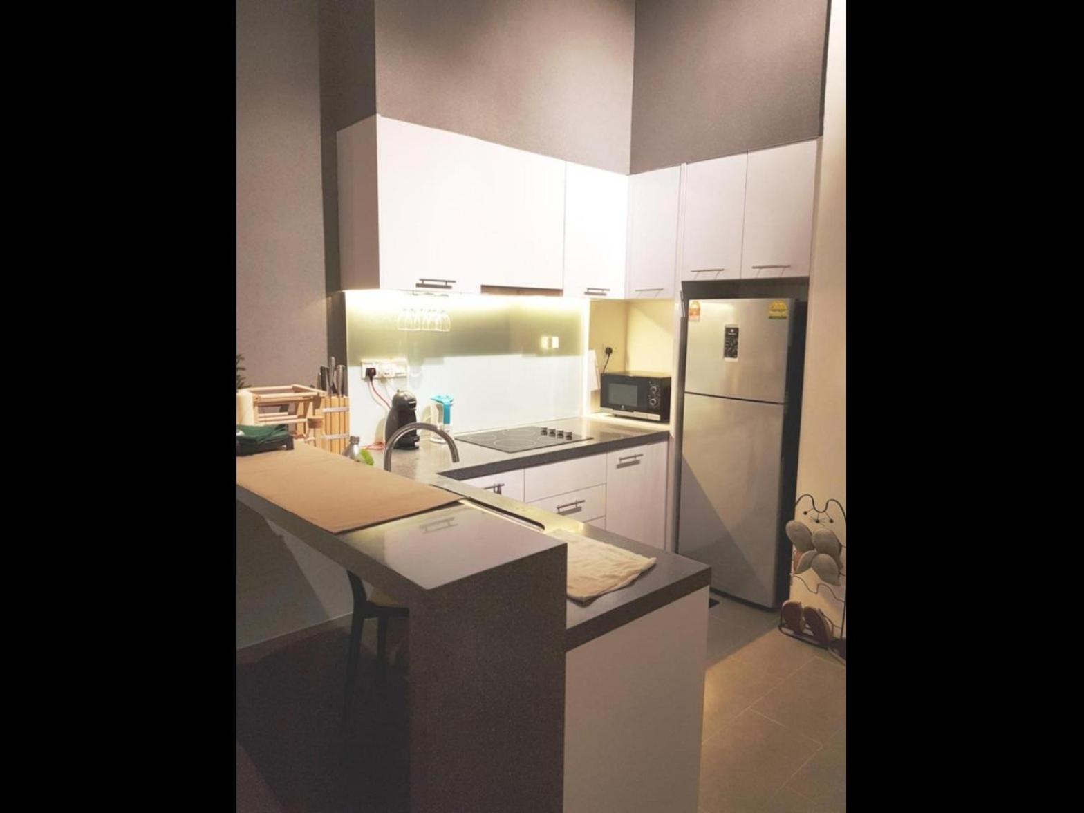 Charming Bedroom - next to train station at Est Bangsar