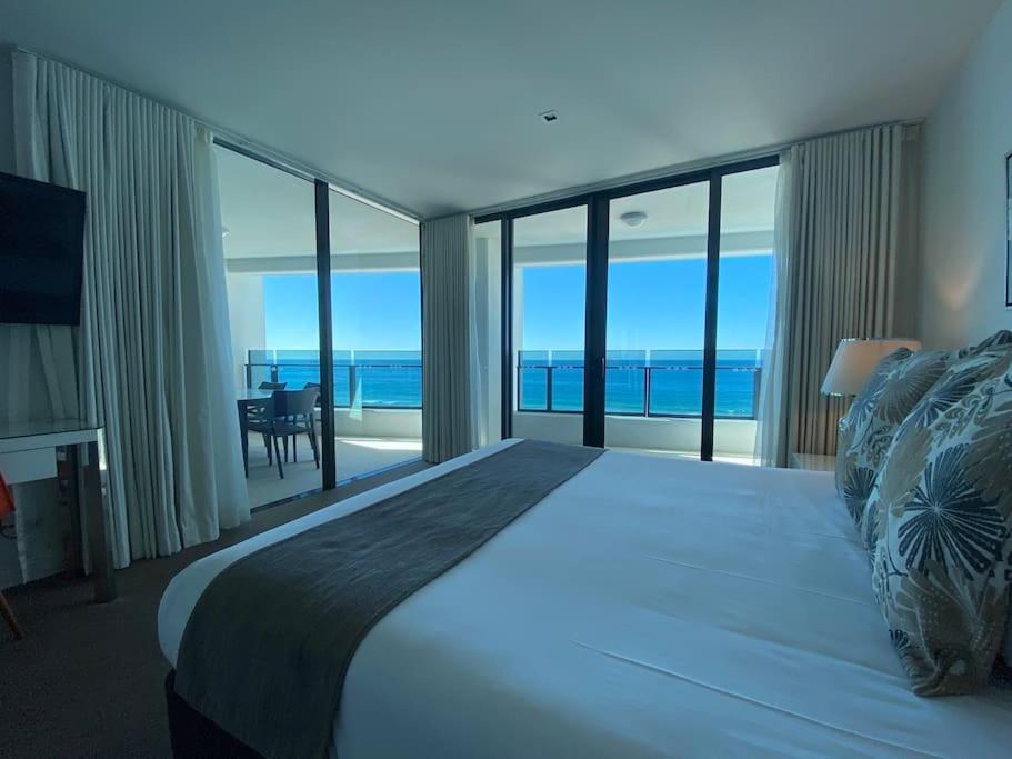 Beachfront Luxury in Soul Surfers Paradise 9th