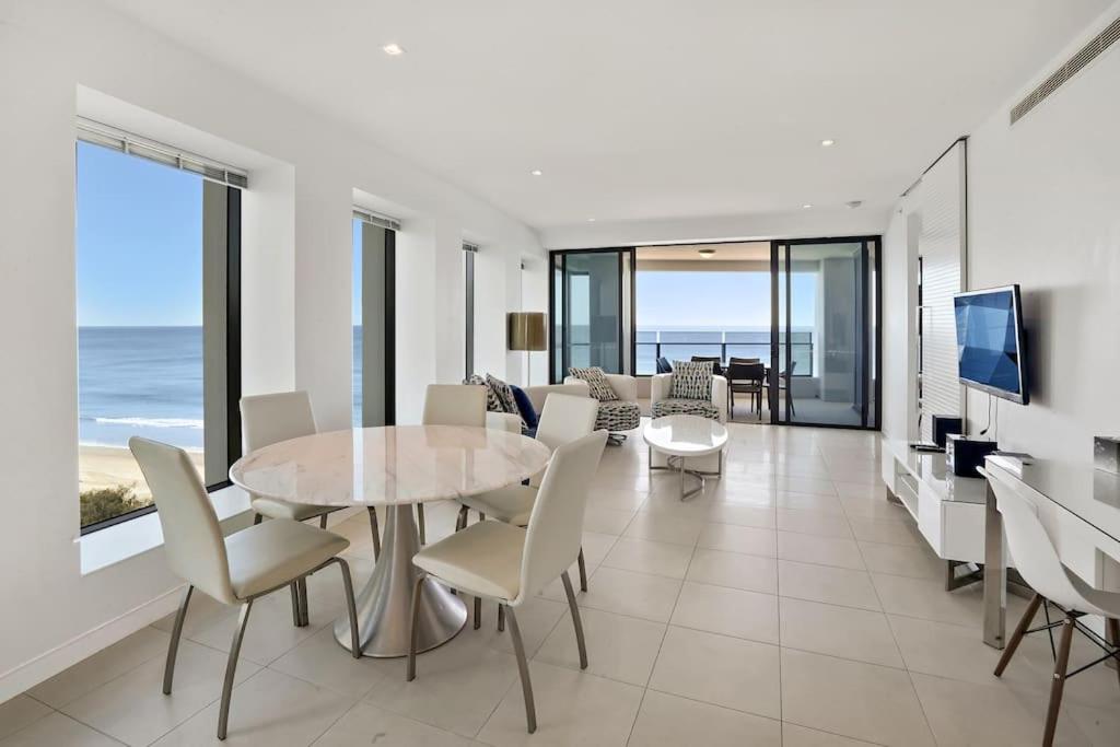 Beachfront Luxury in Soul Surfers Paradise 9th