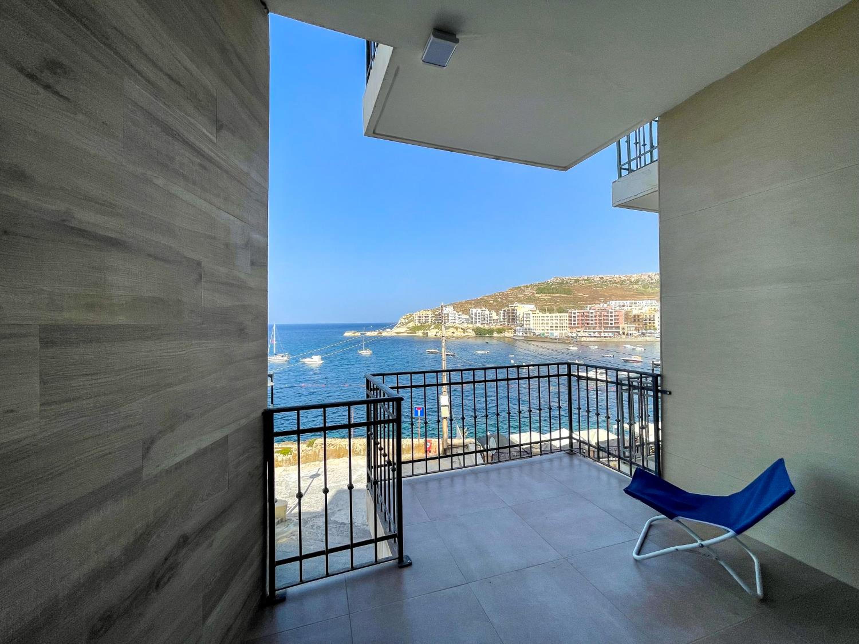 Sea-view Apartment in Marsalforn