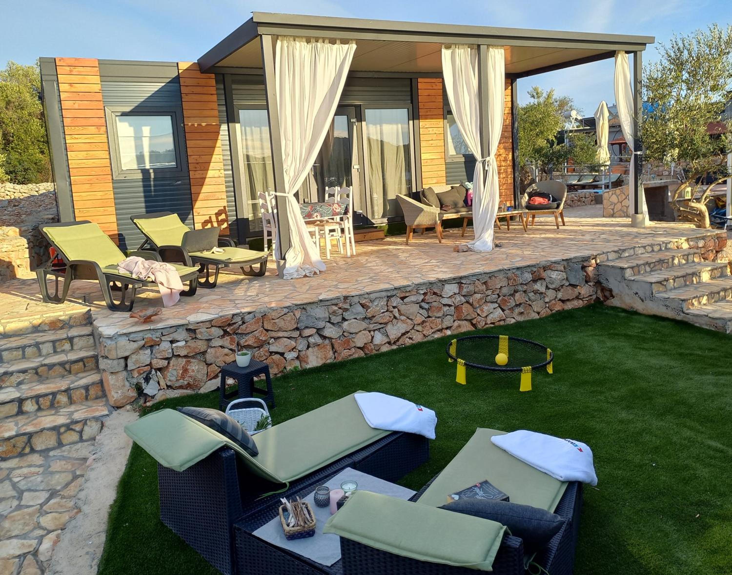 Beach house Hela - resort & tavern BAIN, free transport, pool, Island of Žut - Kornati view 4