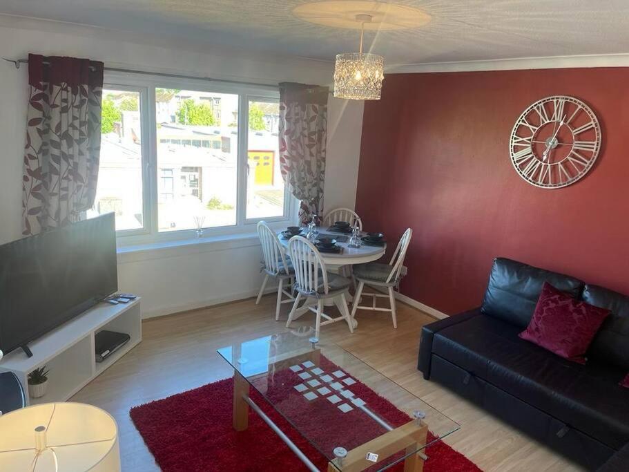 Musselburgh Homely Apartment (Sleeps 6) view 3