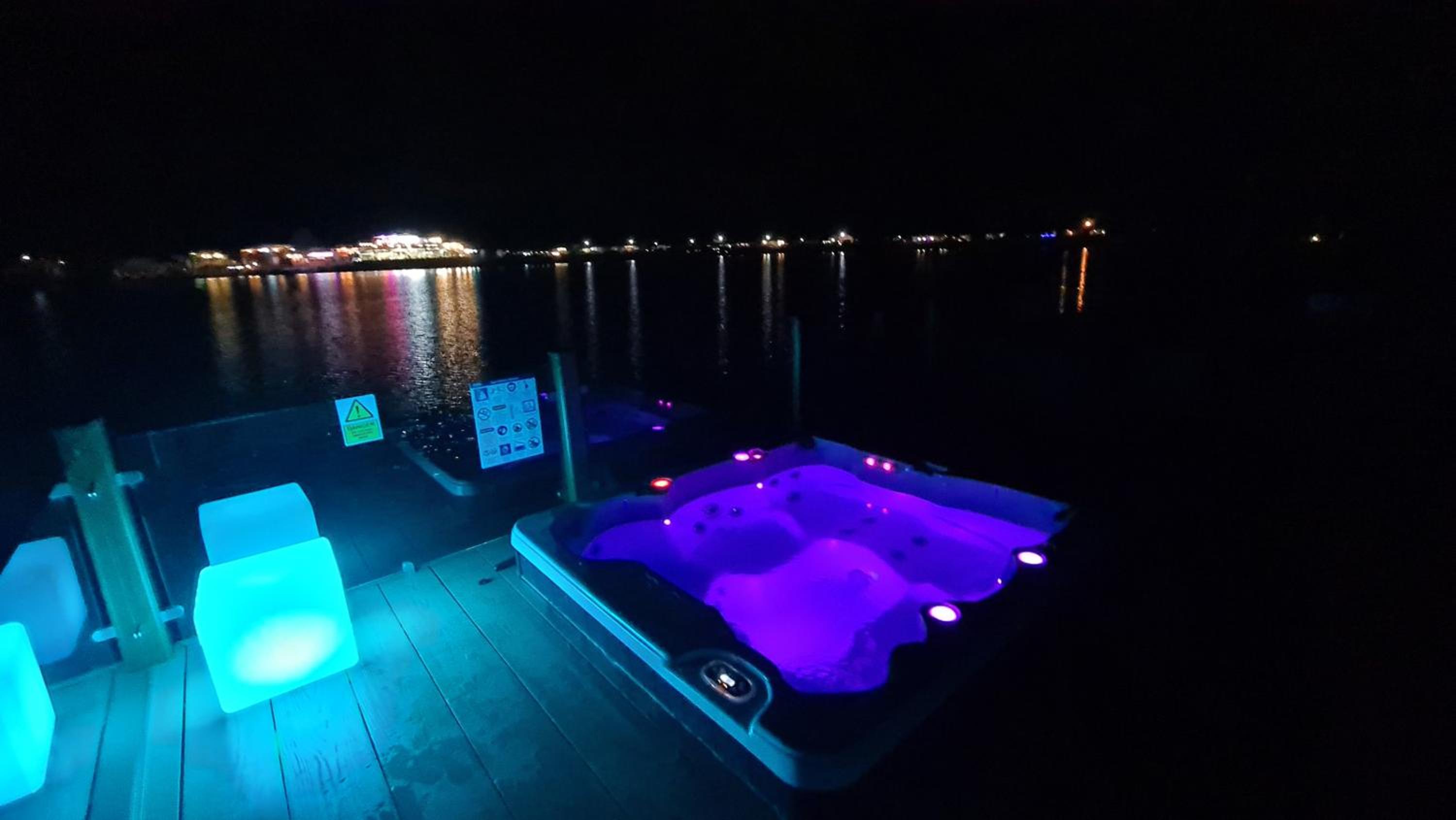 Tattershall Lakeside Lodge Indulgent wheelchair ramp 8 berth with Hot Tub & Skylink view 5