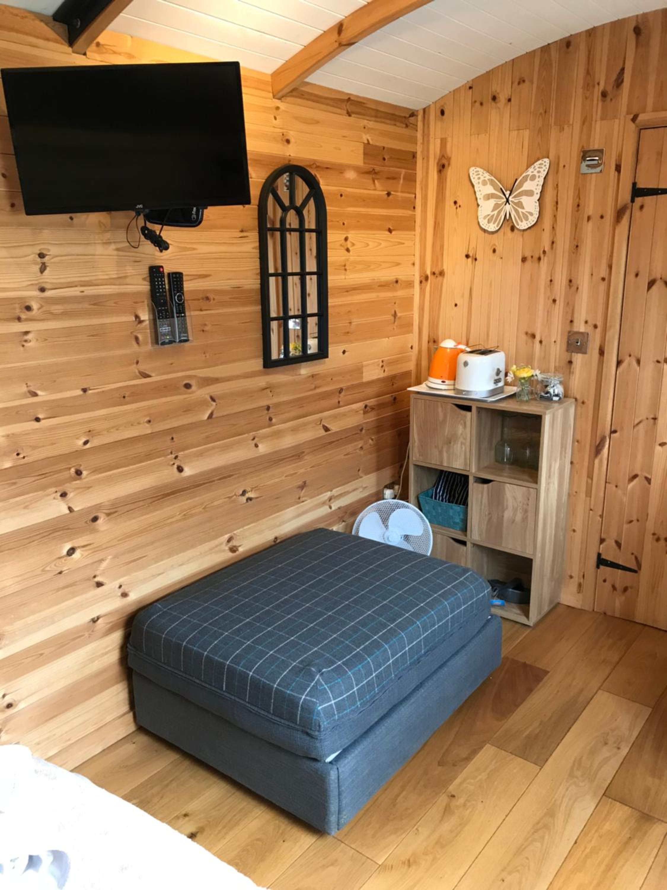 Stunning railway carriage with private hot tub view 3