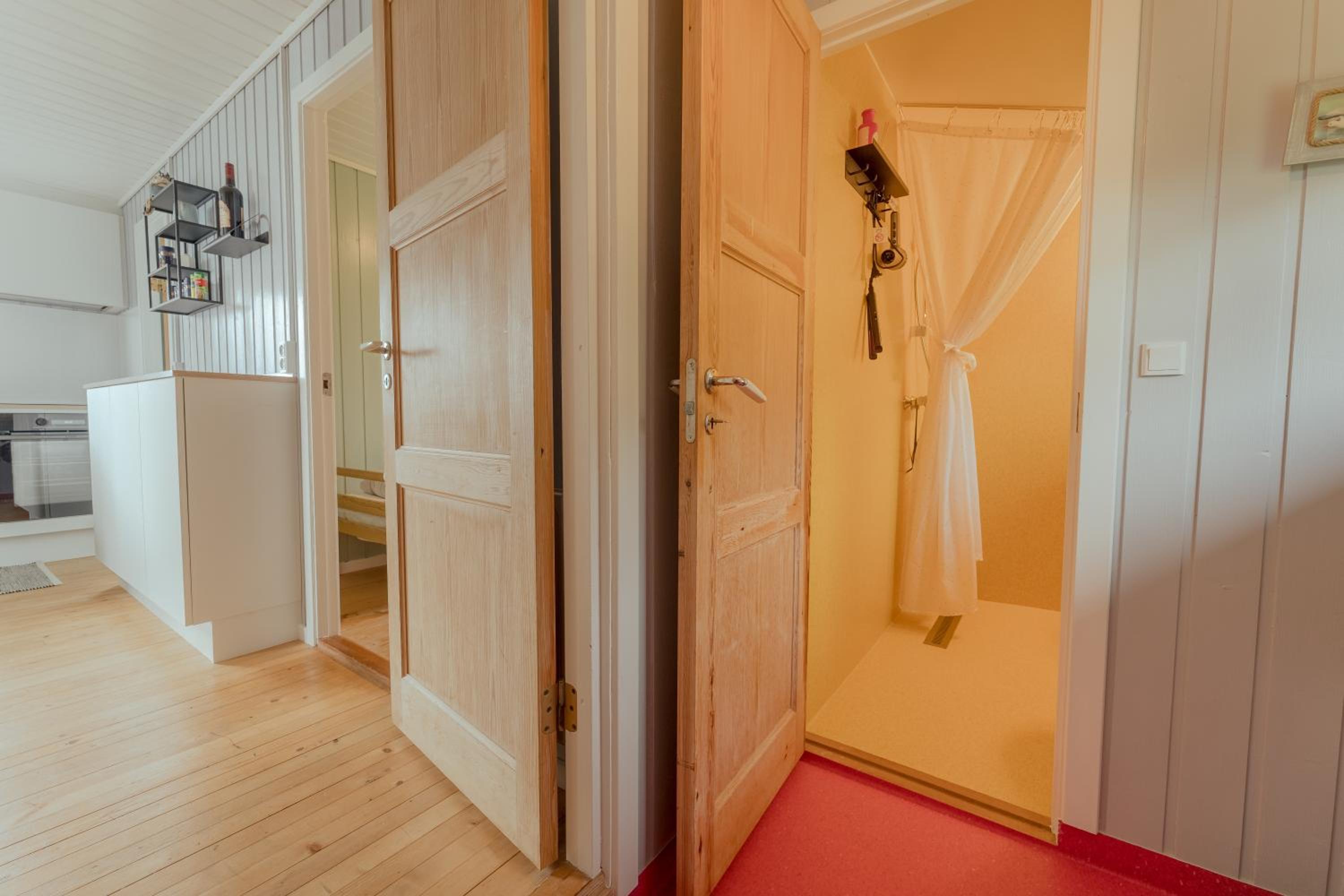 Cozy 2-bedroom house with a fantastic view view 5