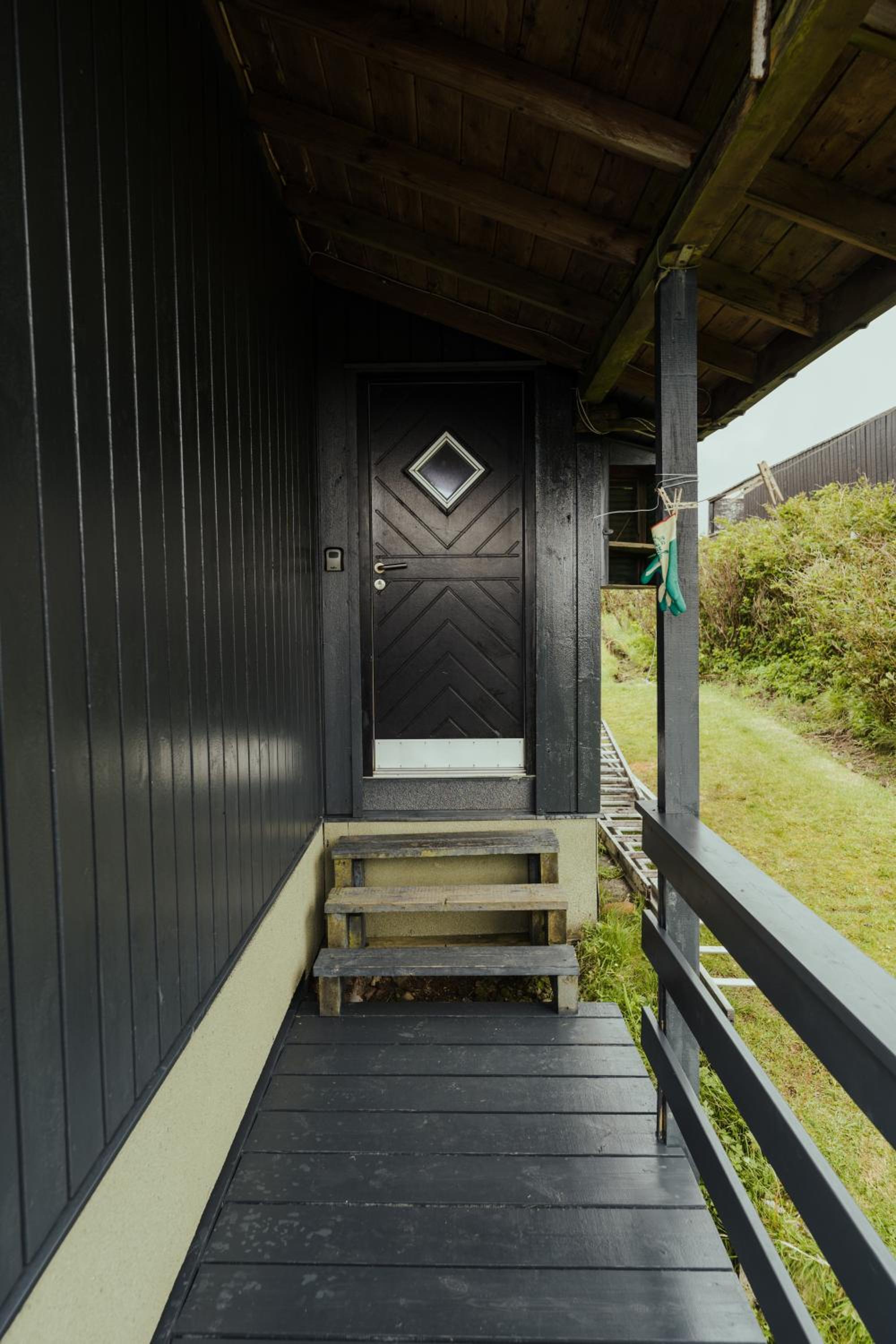 Cozy 2-bedroom house with a fantastic view view 4