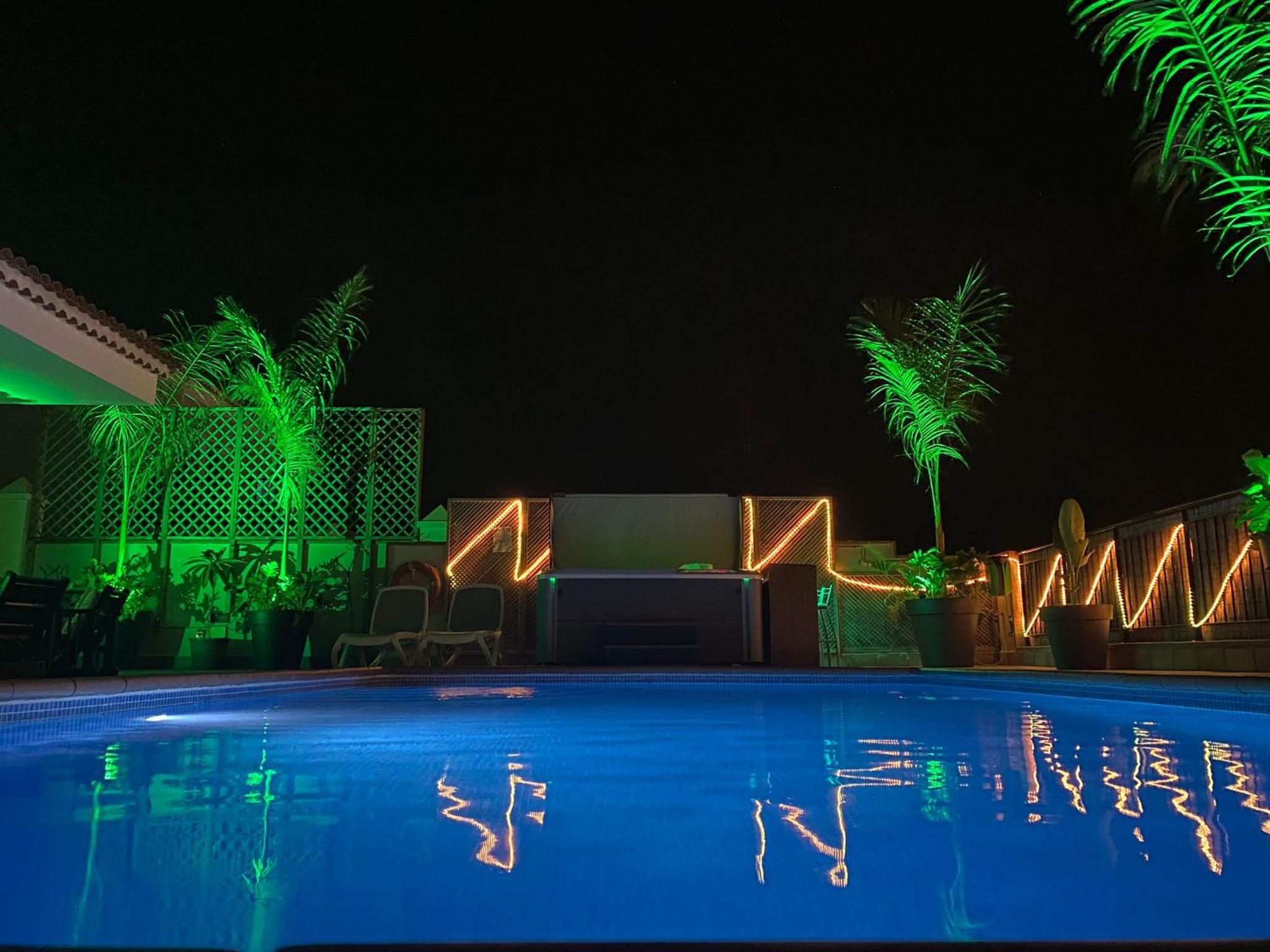 VILLA BLOSSOM in the beautiful area of Puerto Santiago Tenerife with 5 bedrooms for up to 10 guests private swimming pool and many other activities to ente photo 2
