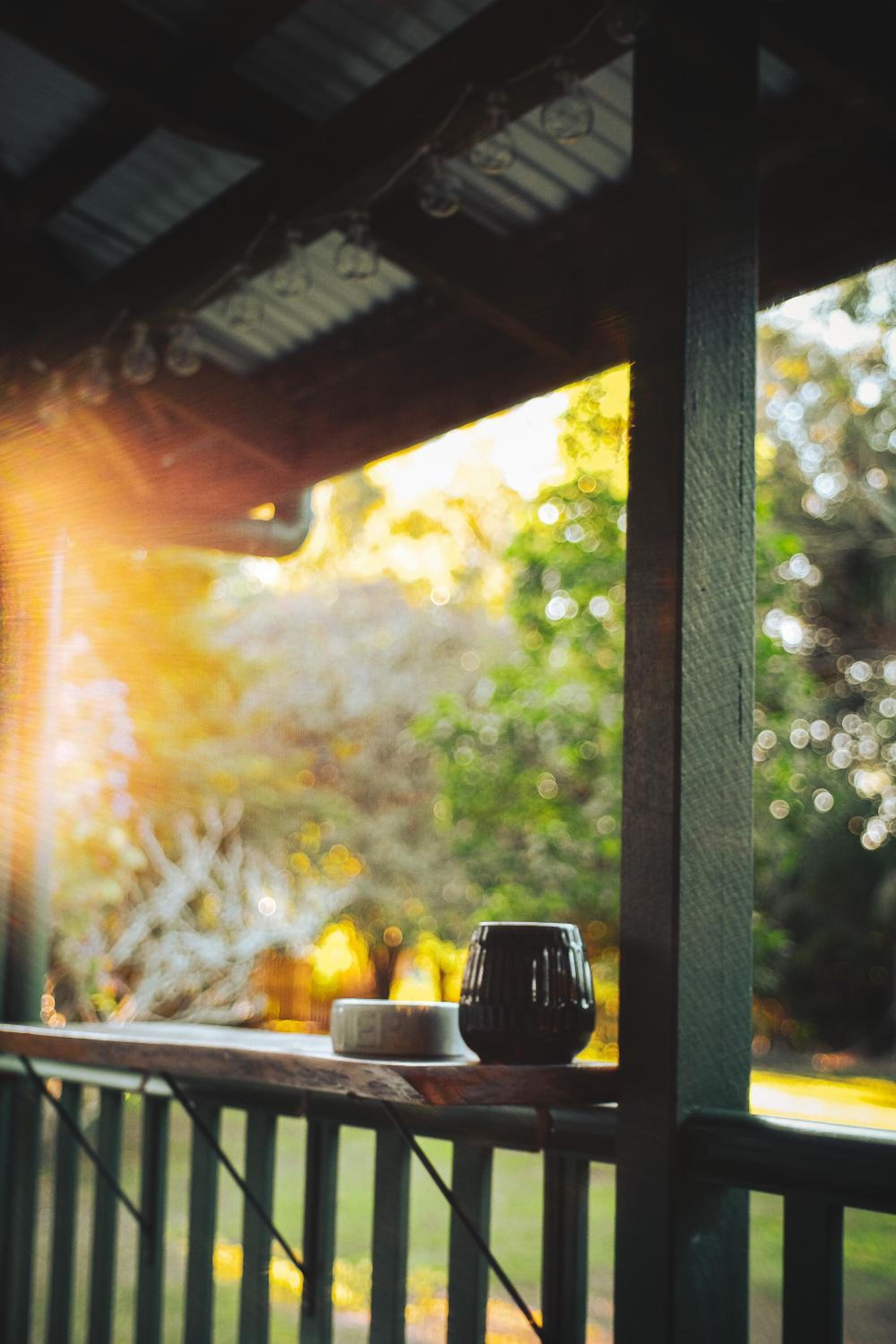 Hughes Hideaway - 2BR Cottage on 1 Acre w Air Con, King Beds