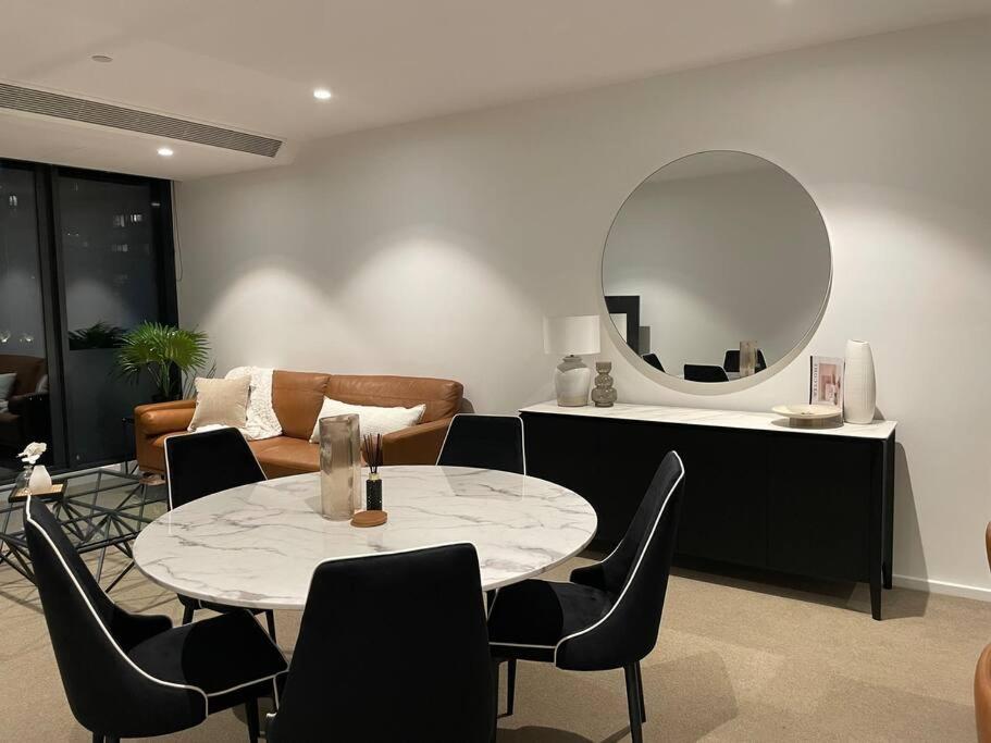 Modern 3 Bedroom Apartment in Southbank