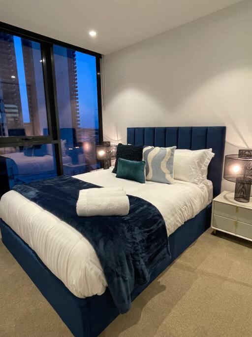 Modern 3 Bedroom Apartment in Southbank