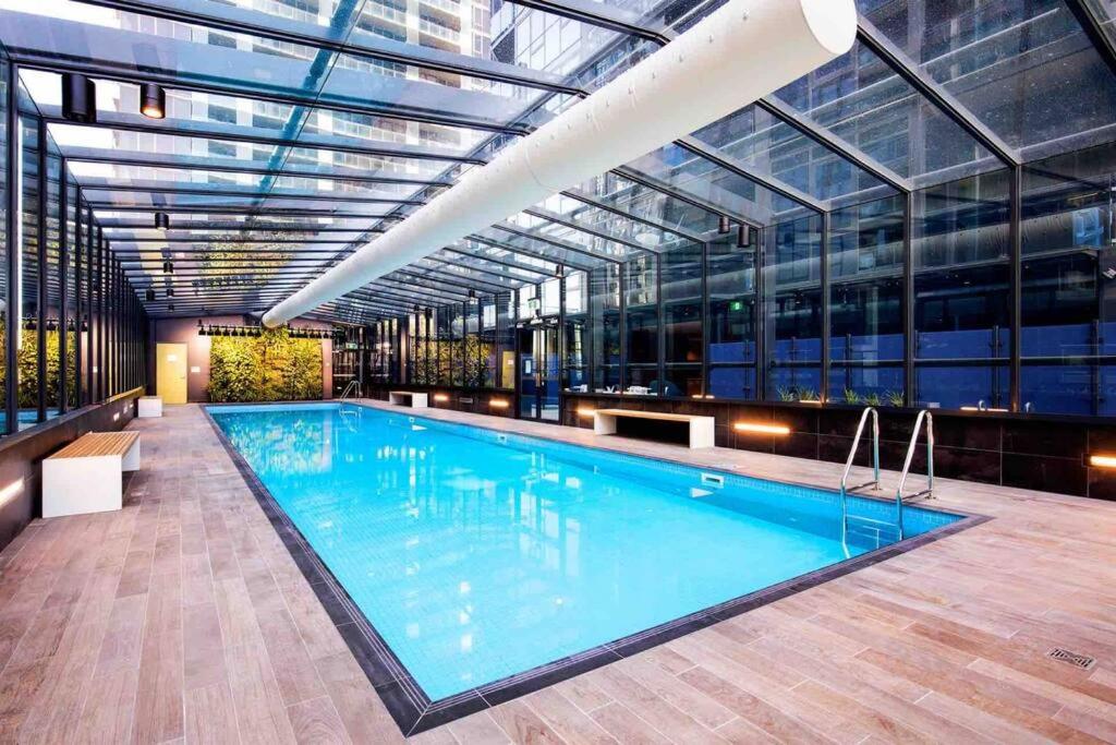 Modern 3 Bedroom Apartment in Southbank