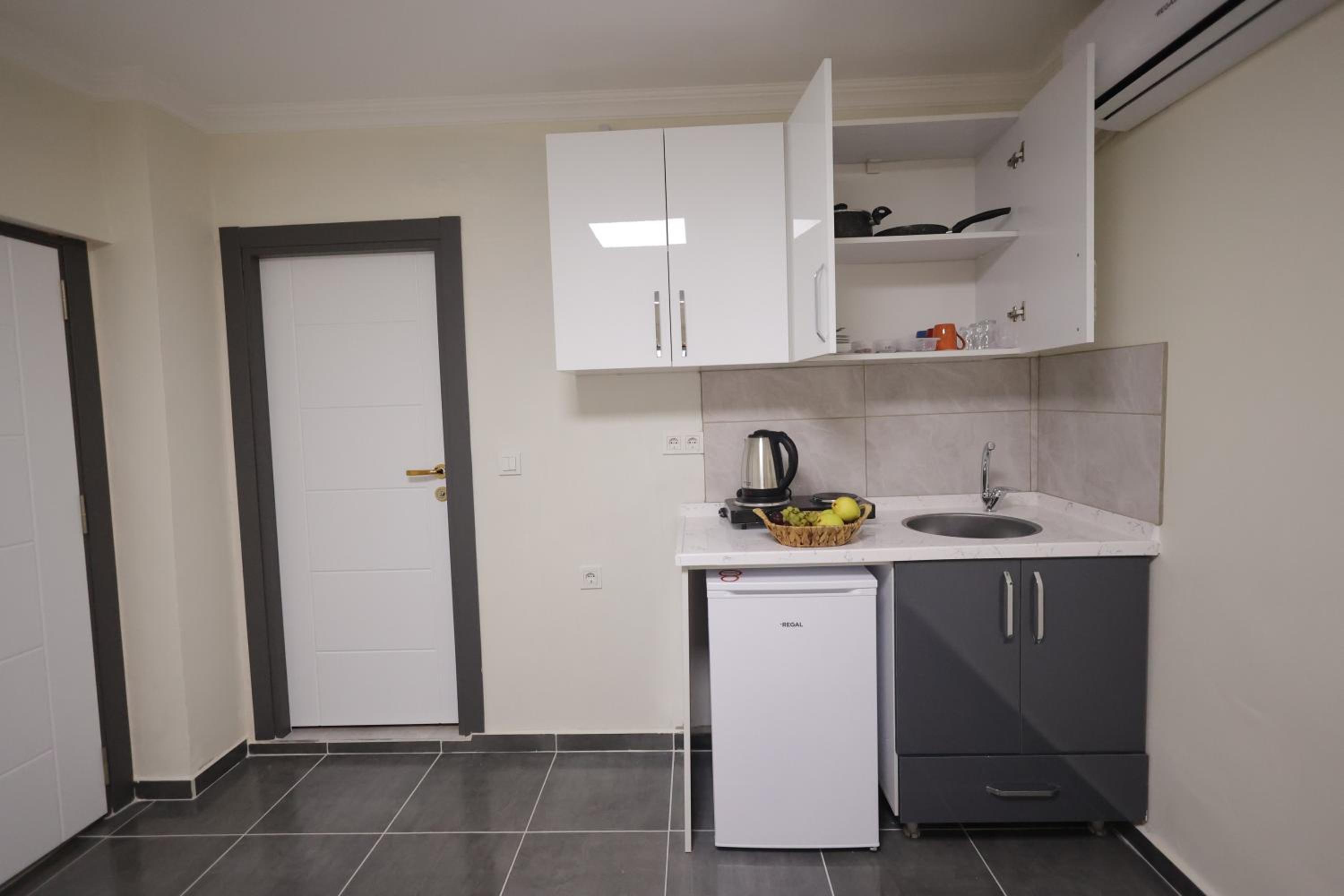 Bonita Apart - Image 8