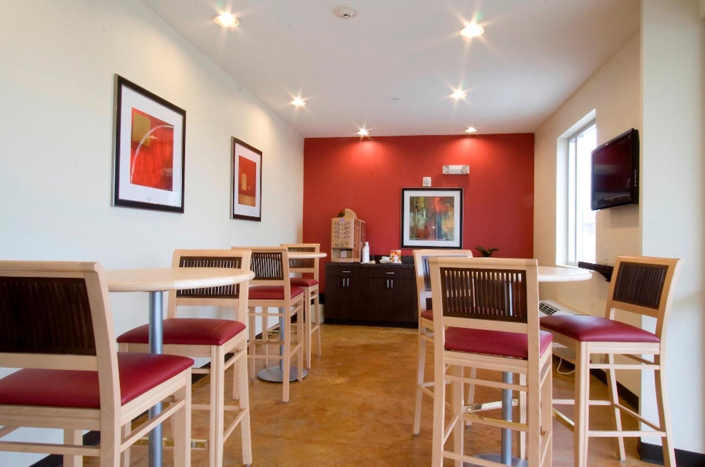 Beaumont Vacations - Red Roof Inn  Suites Beaumont - Property Image 3