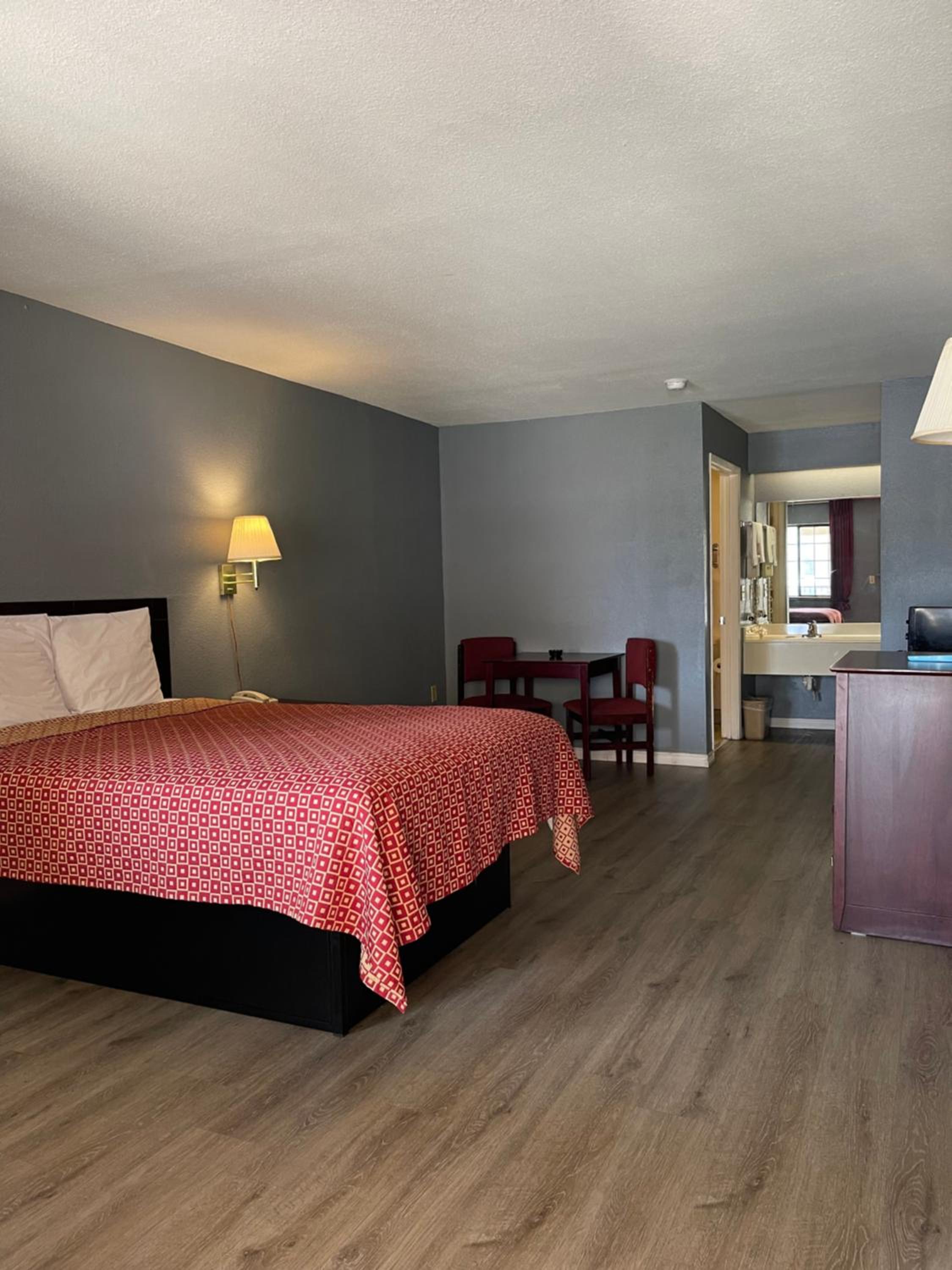 Longview Vacations - Majestic Inn - Property Image 21