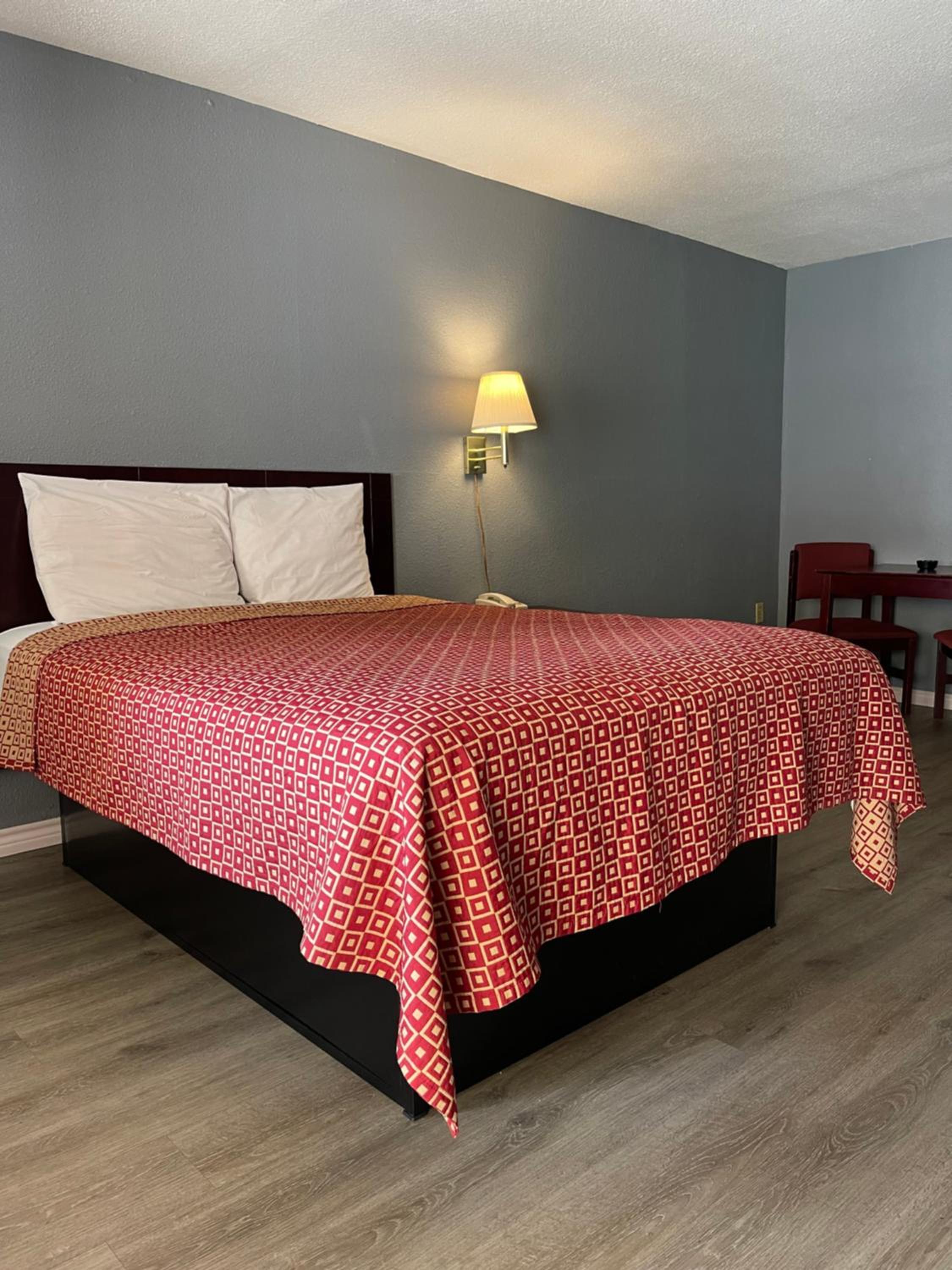 Longview Vacations - Majestic Inn - Property Image 8