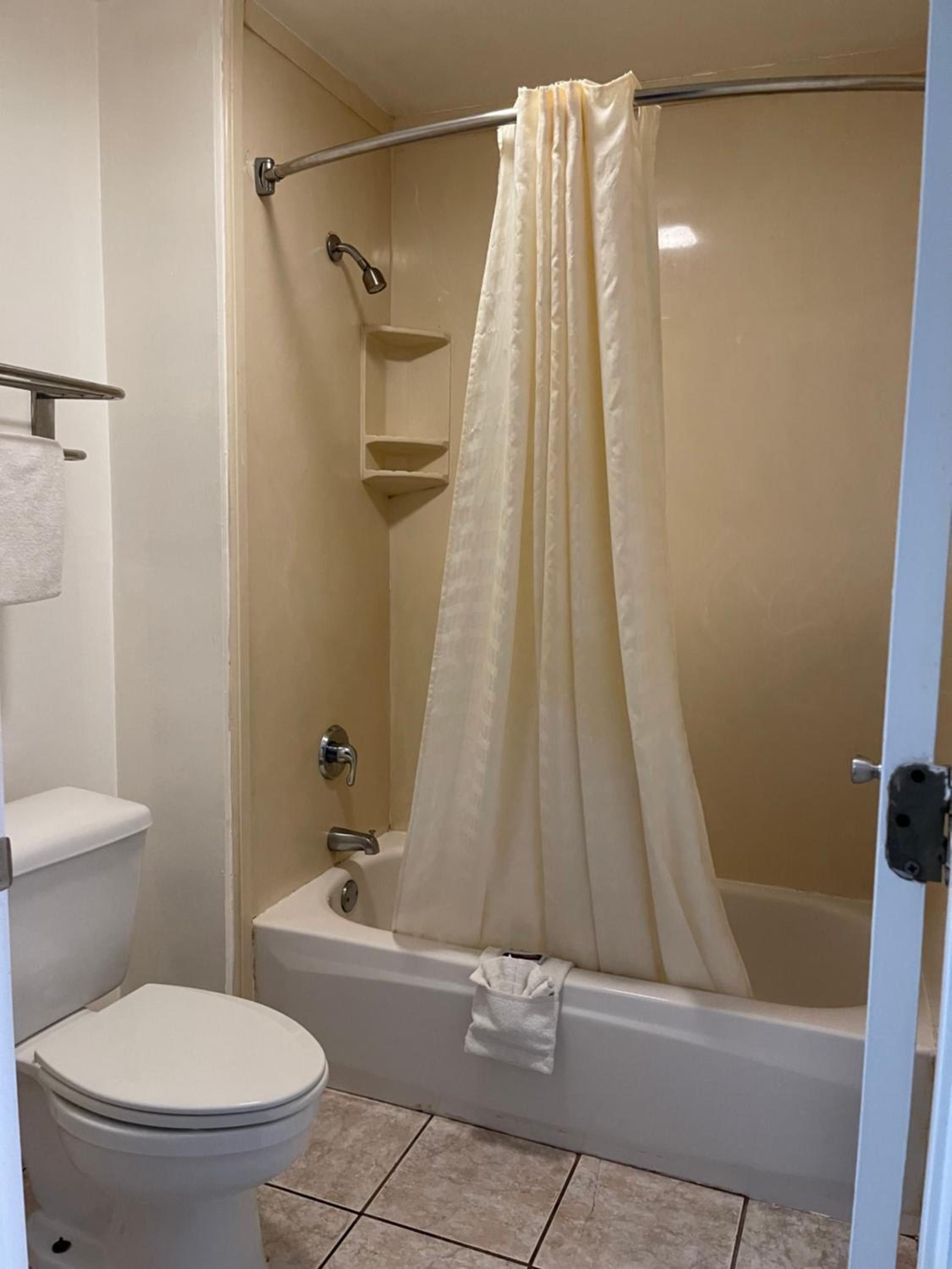Longview Vacations - Majestic Inn - Property Image 7