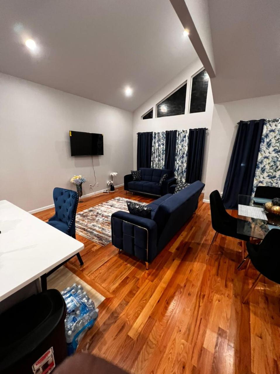 SPRINGVIEW HOMES 12MINS FROM EWR & 3 MINS FROM UNIVERSITY HOSPITAL view 3