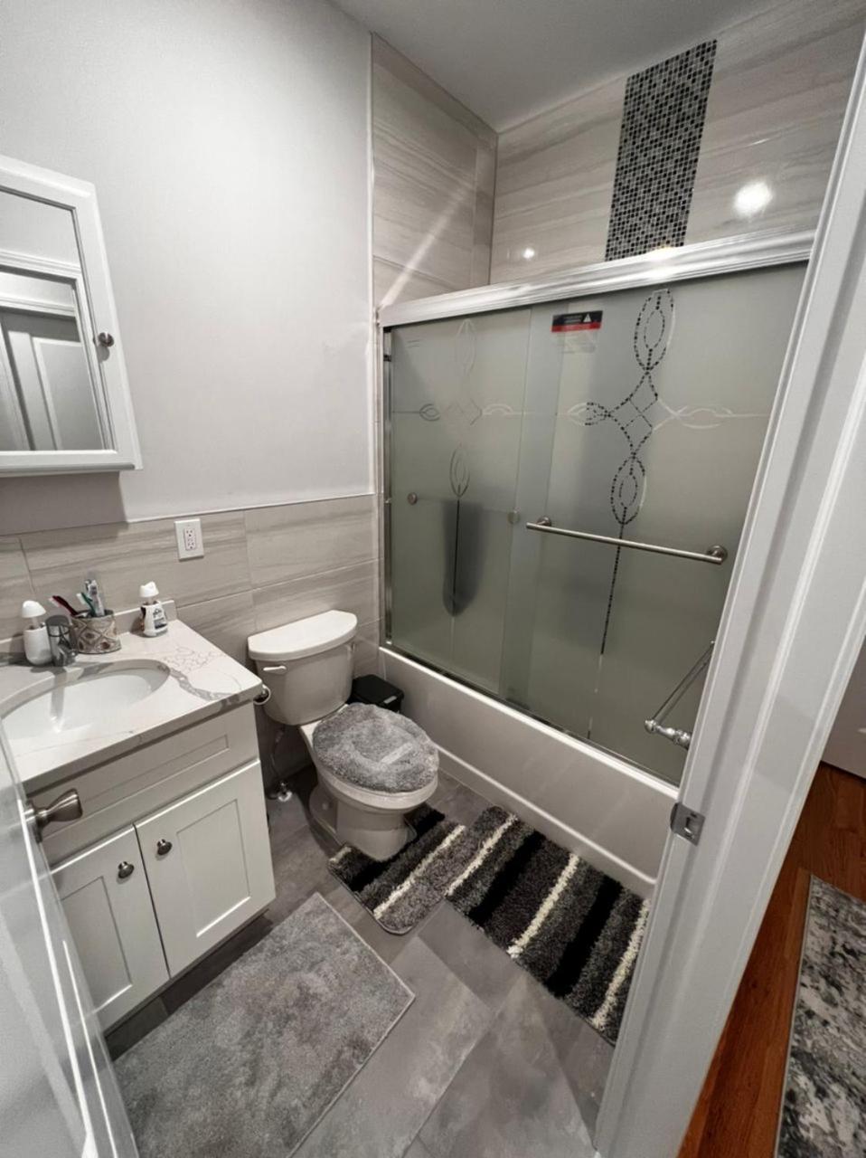 SPRINGVIEW HOMES 12MINS FROM EWR & 3 MINS FROM UNIVERSITY HOSPITAL view 2