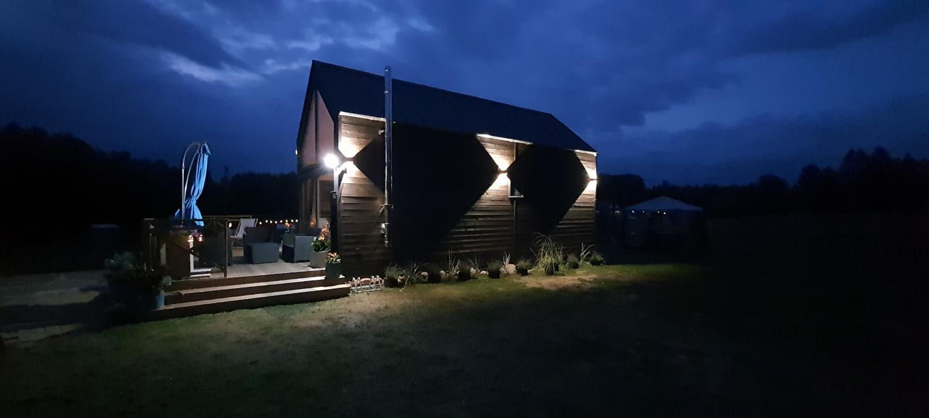 Domek Mazurski całoroczny nad jeziorem z sauną i Jacuzzi SPA