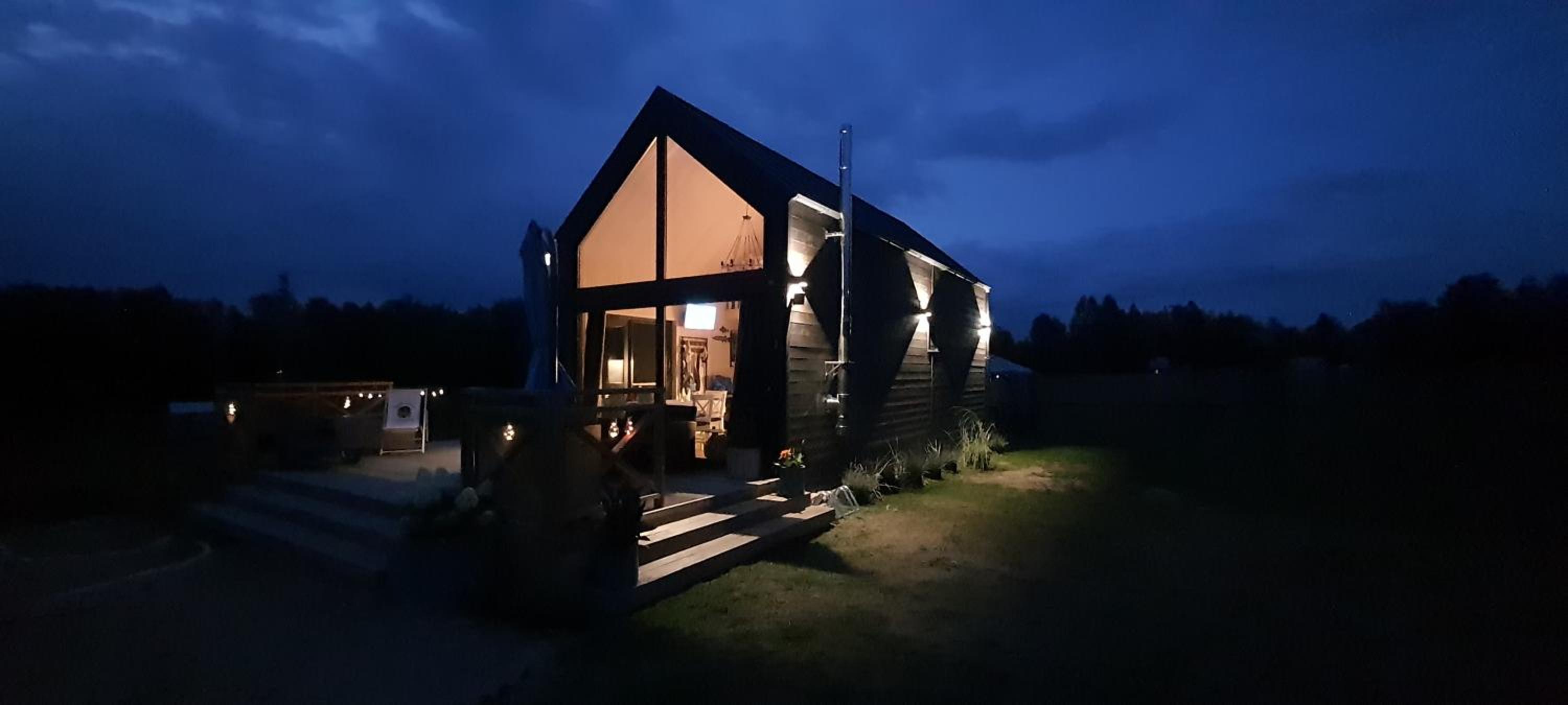 Domek Mazurski całoroczny nad jeziorem z sauną i Jacuzzi SPA