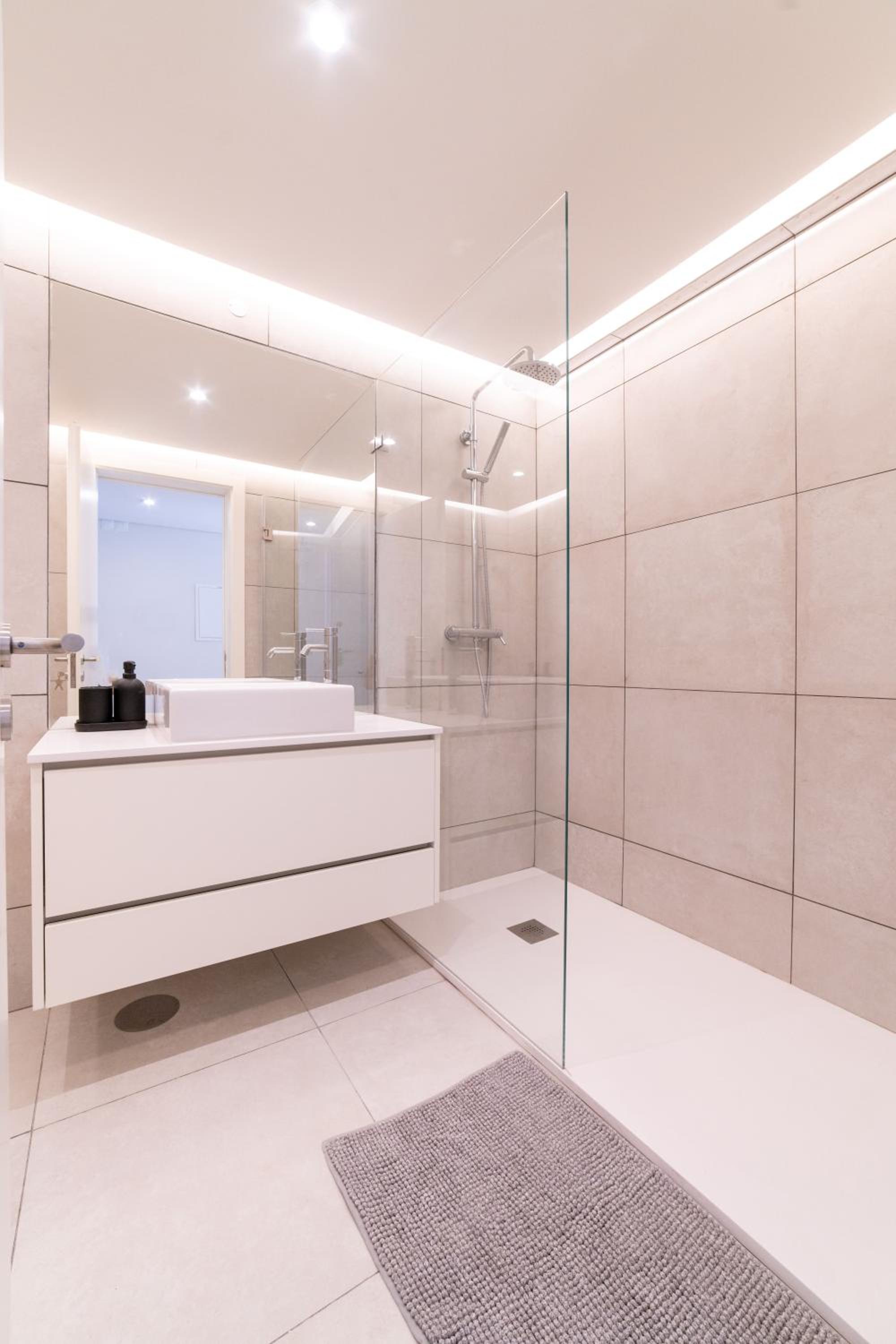 Lusíadas 53 2ºD - Beautiful two-bedroom apartment view 4