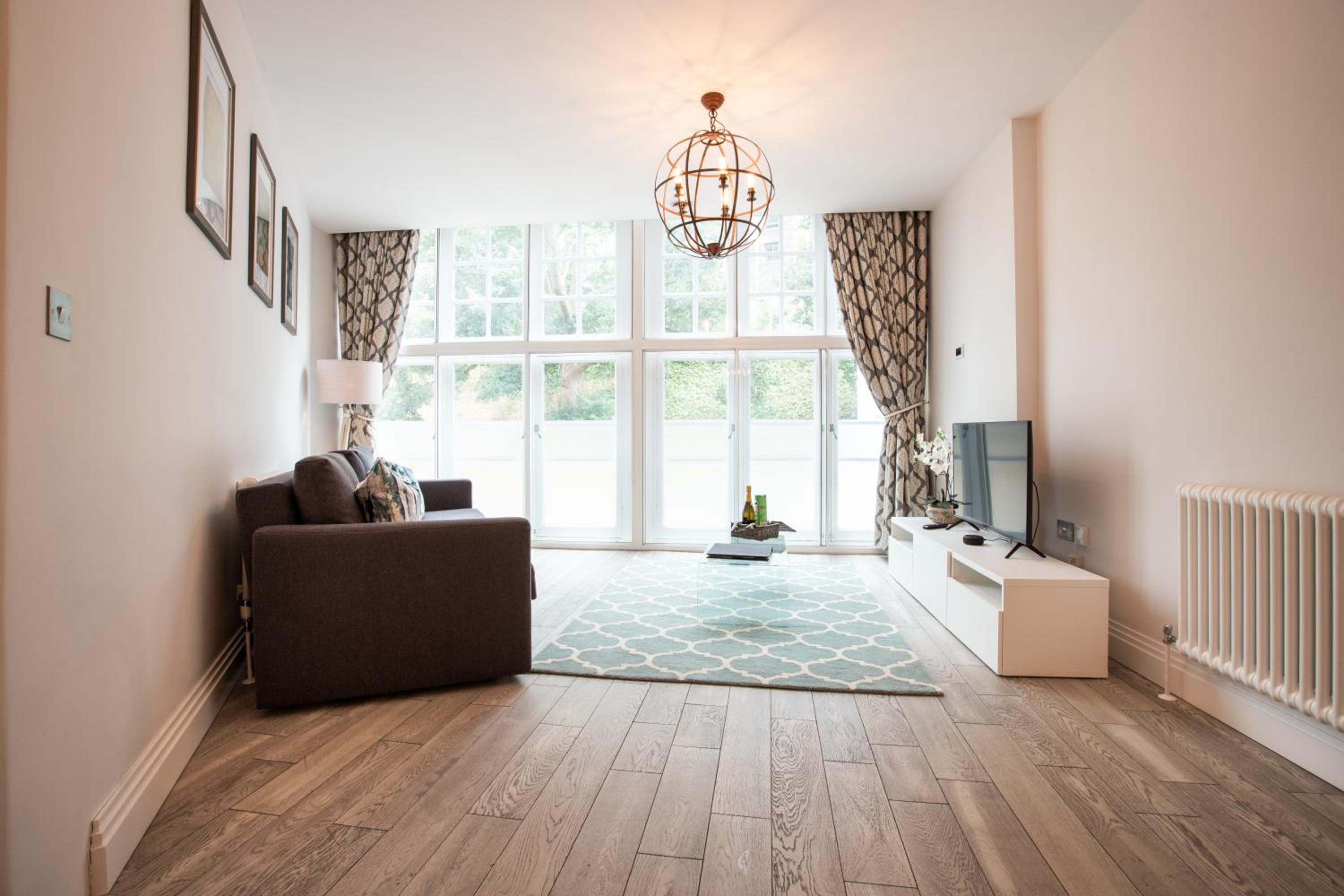 Urban Living's - Windsor Castle Luxury Apartments view 2