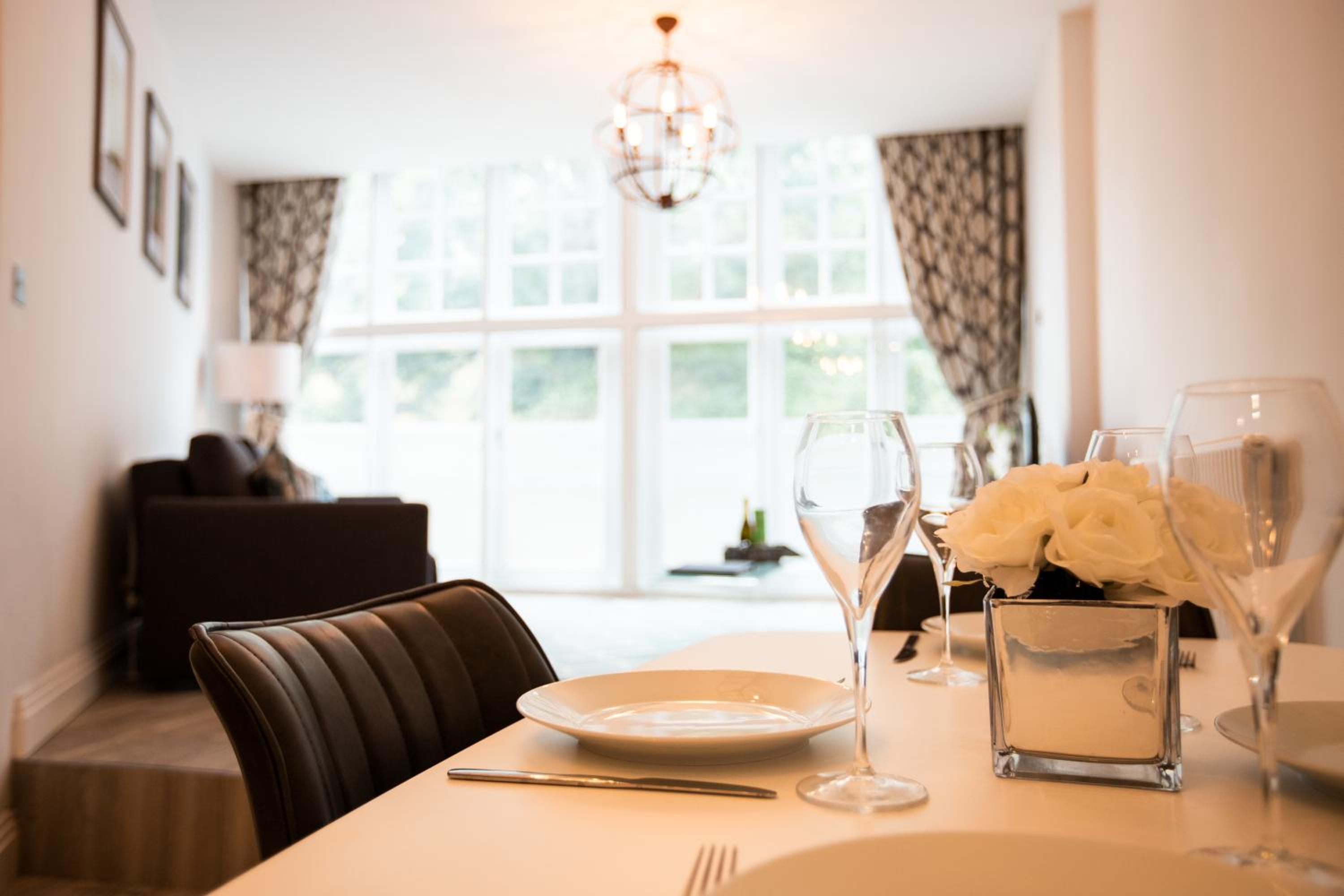 Urban Living's - Windsor Castle Luxury Apartments view 3