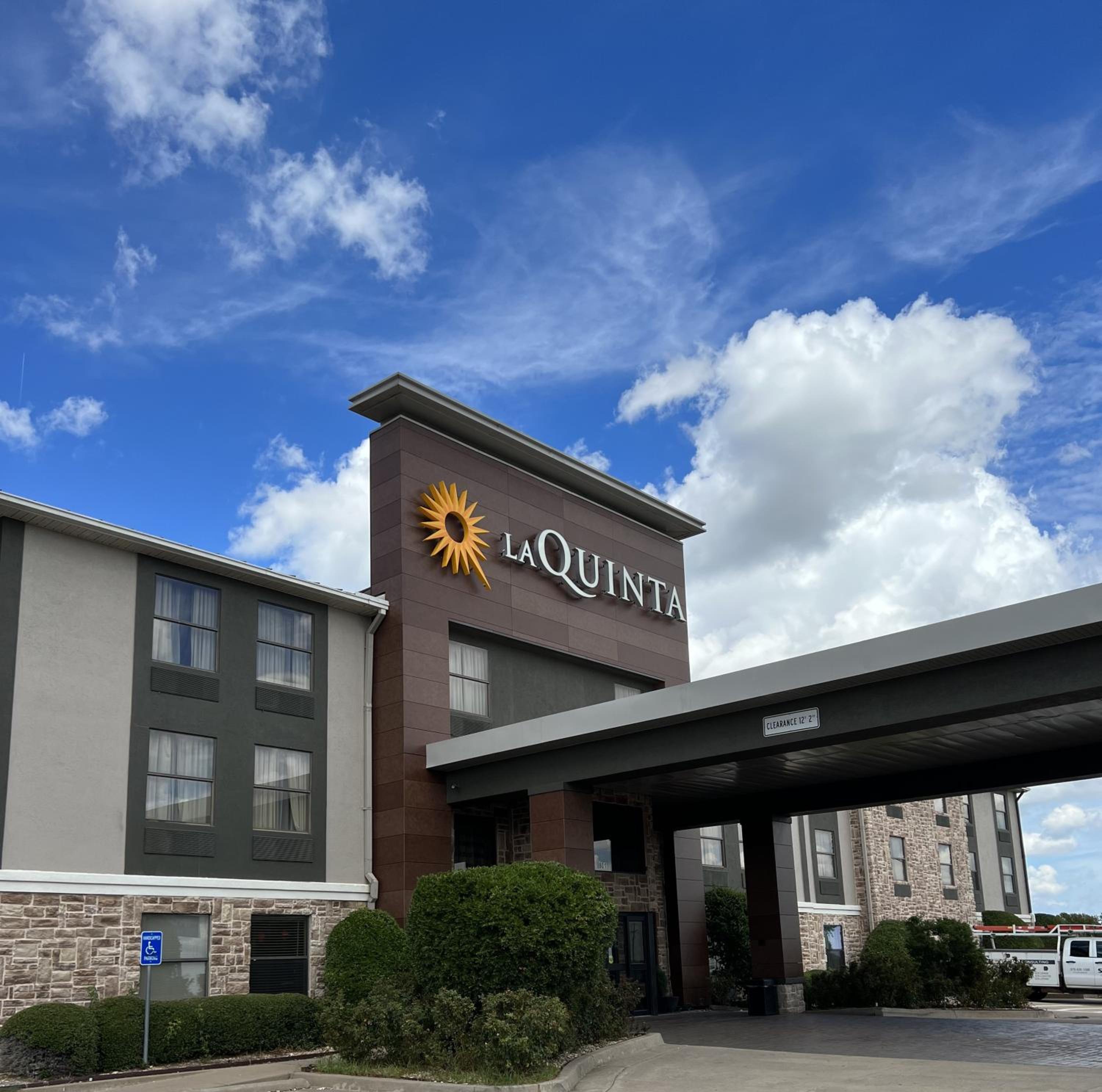 Durant Vacations - La Quinta by Wyndham Denison - North Lake Texoma - Property Image 1