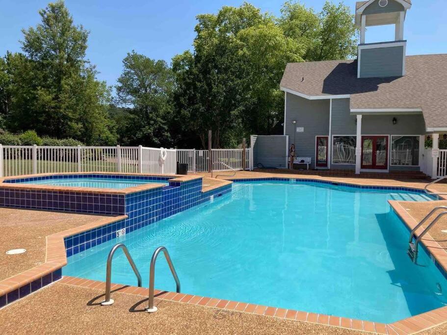 Spacious Corporate Condo - 2bd/2ba view 2