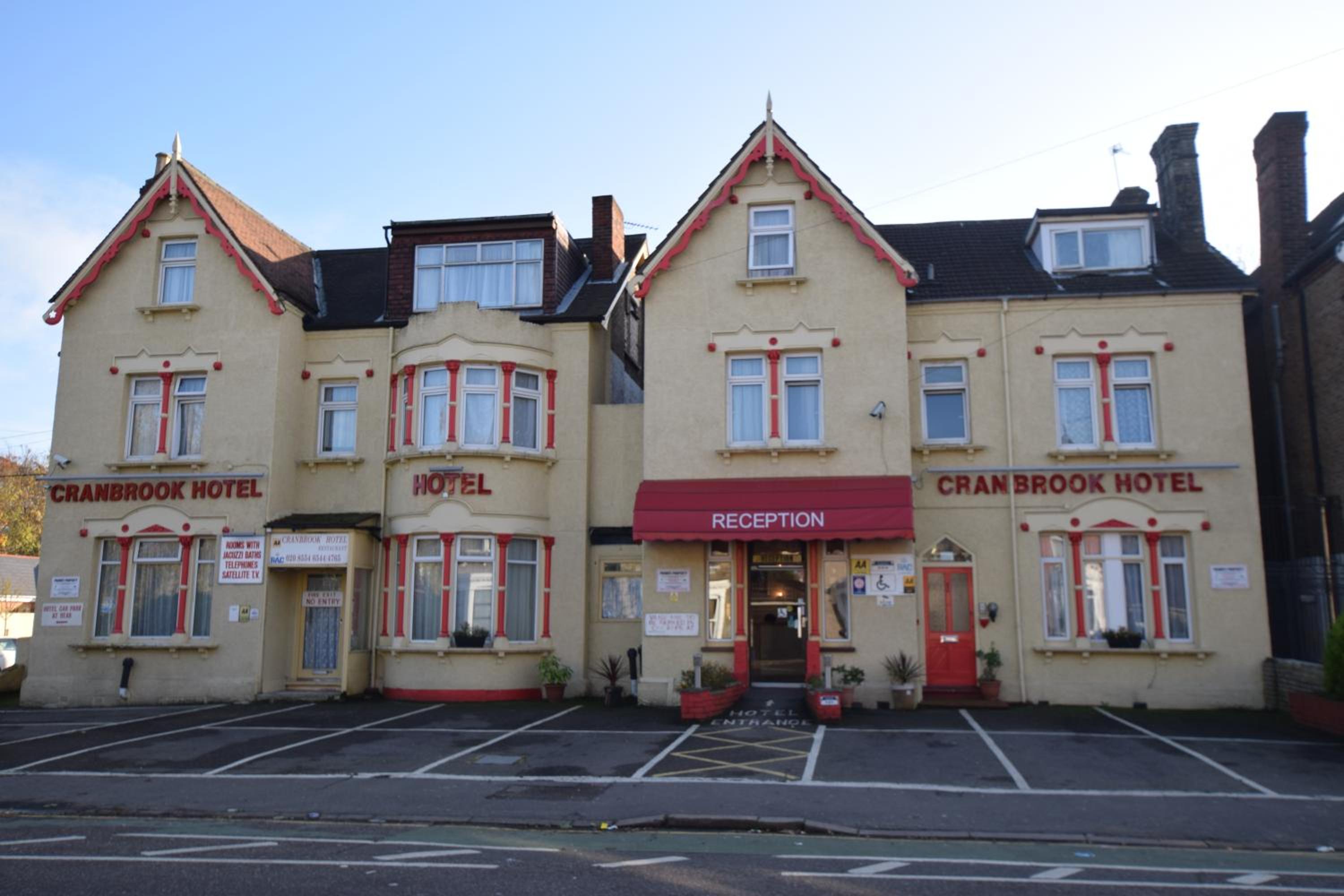 Ilford Vacations - Cranbrook Hotel - Property Image 1