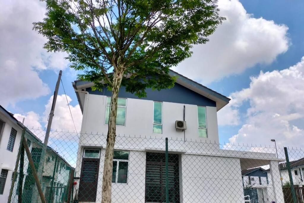 IRIS 55 Corner Lot House Malay Only With Wi-Fi