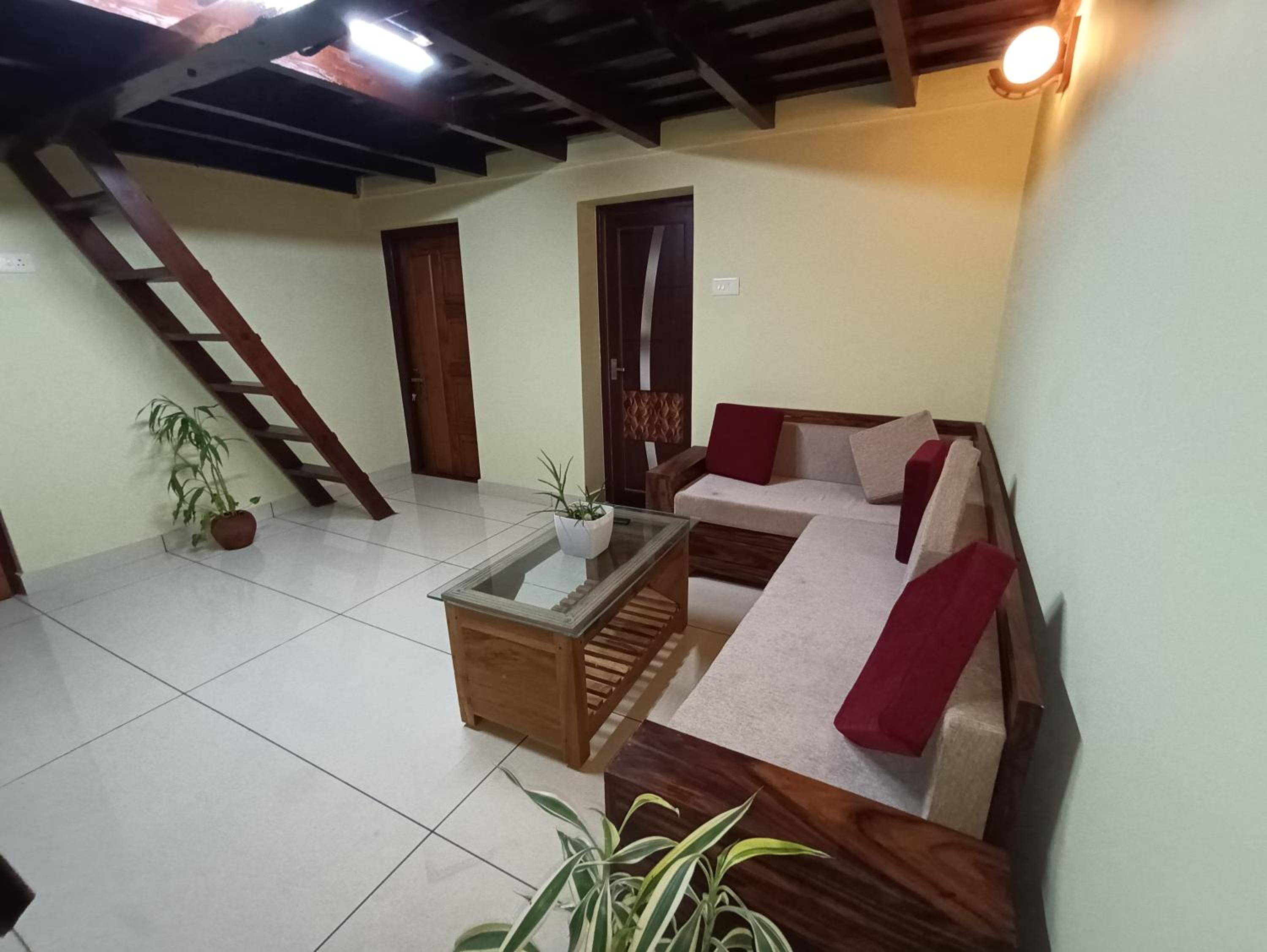 Golden Peak Estate Homestay